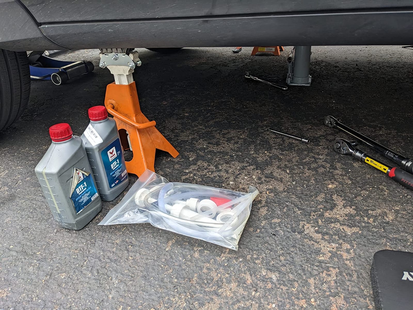 TRIAX DTF-1 Professional Transfer Case Fluid Full Synthetic, Lifetime Fill, All Season Down to -60 F, Compatible with BMW Xdrive, Audi/VW Quattro, Range Rover, Ford, Porsche & Many AWD (1 Quart) customer photo 2
