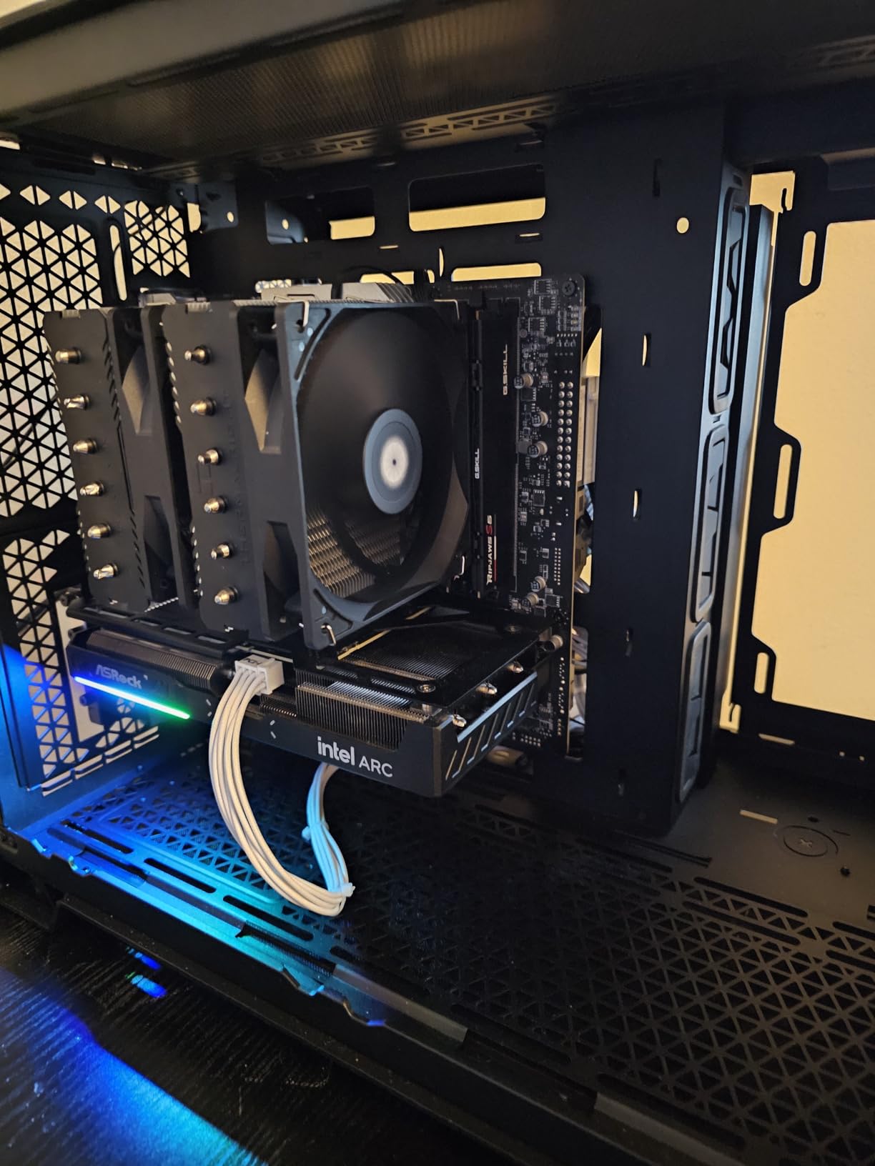 Intel Core i5-12600KF Desktop Processor 10 (6P+4E) Cores up to 4.9 GHz Unlocked LGA1700 600 Series Chipset 125W customer photo 2