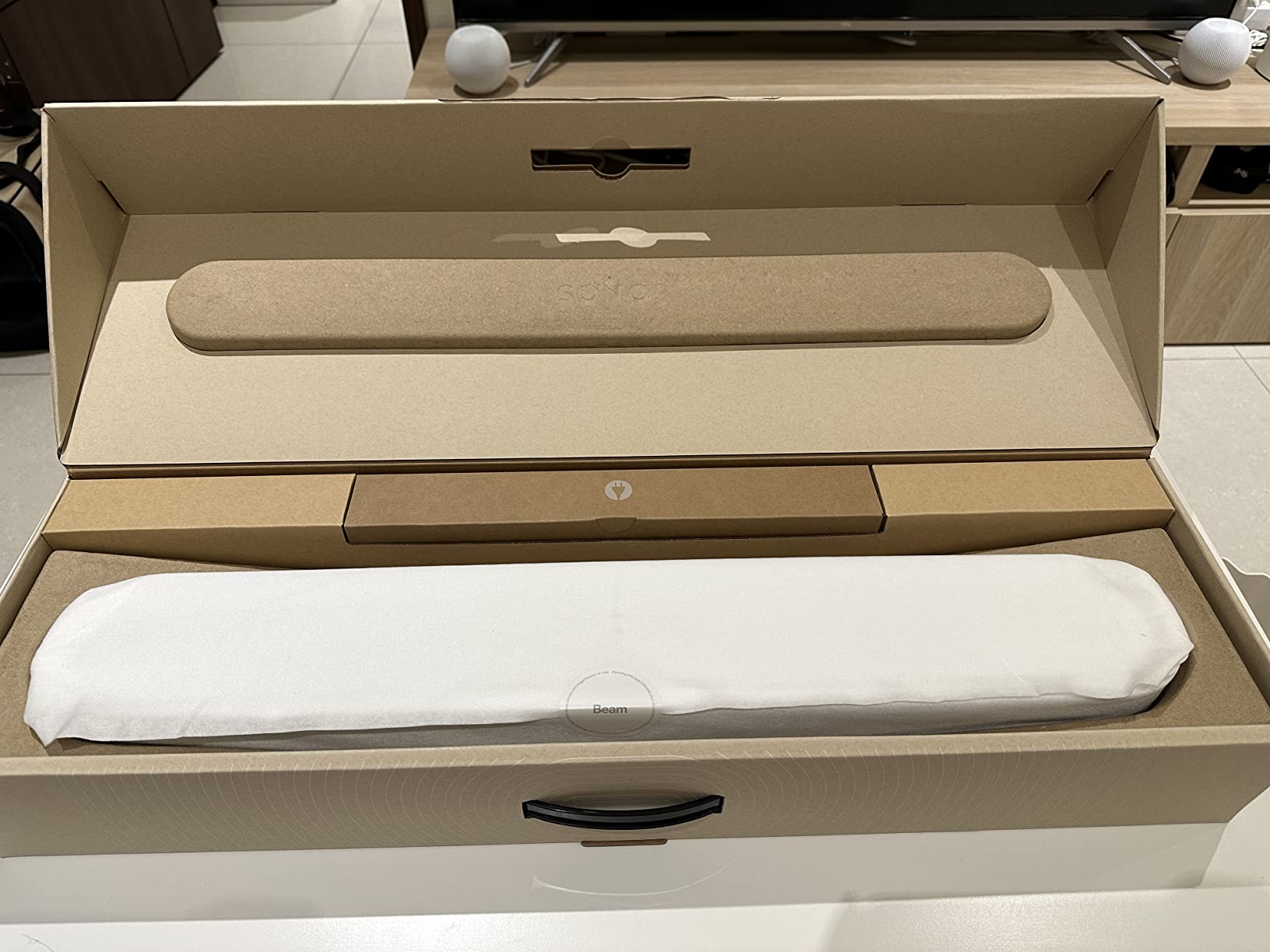Sonos Beam Gen 2 - Black - Soundbar with Dolby Atmos, 5-Driver Array with 3D Surround, HDMI eARC customer photo 1