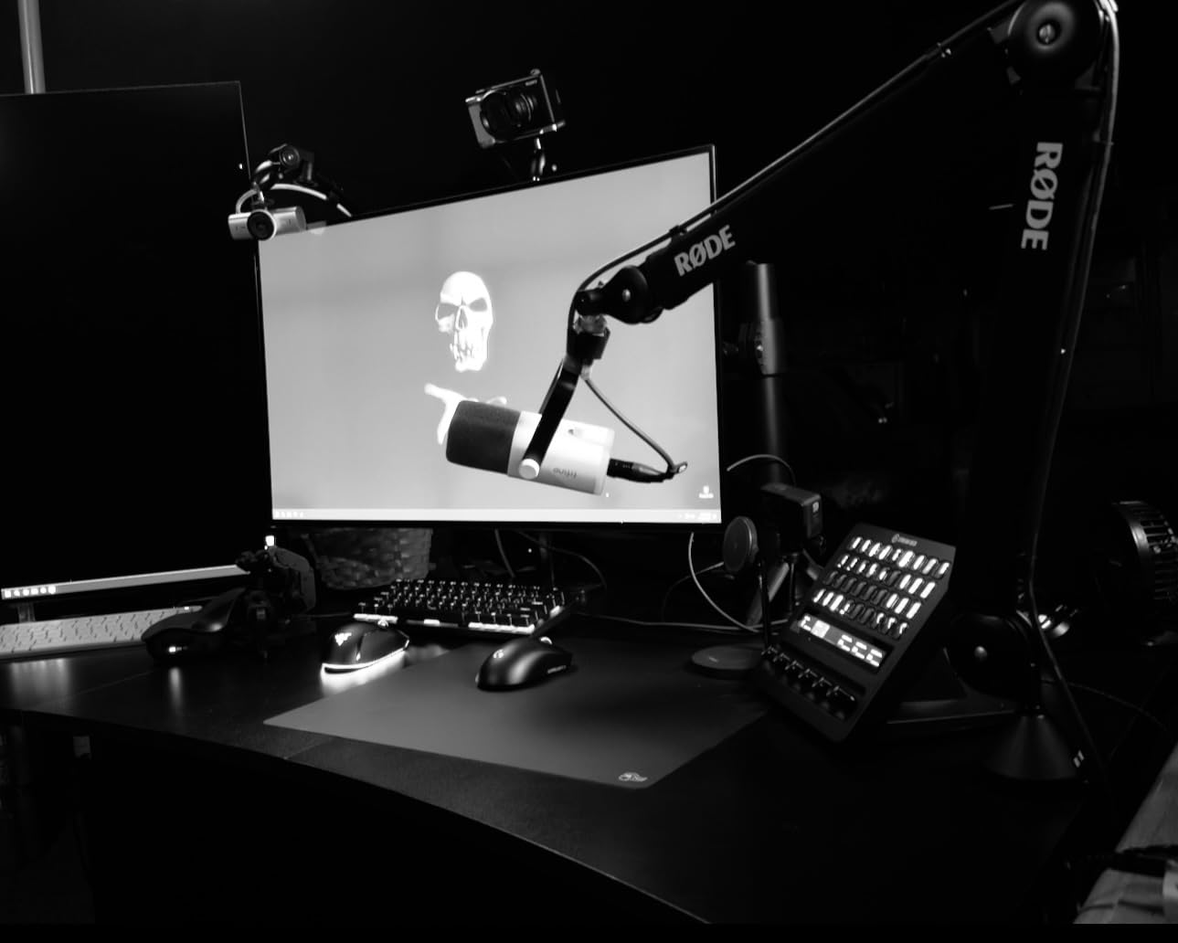 RØDE PSA1+ Professional Studio Arm with Spring Damping and Cable Management, Black customer photo 2