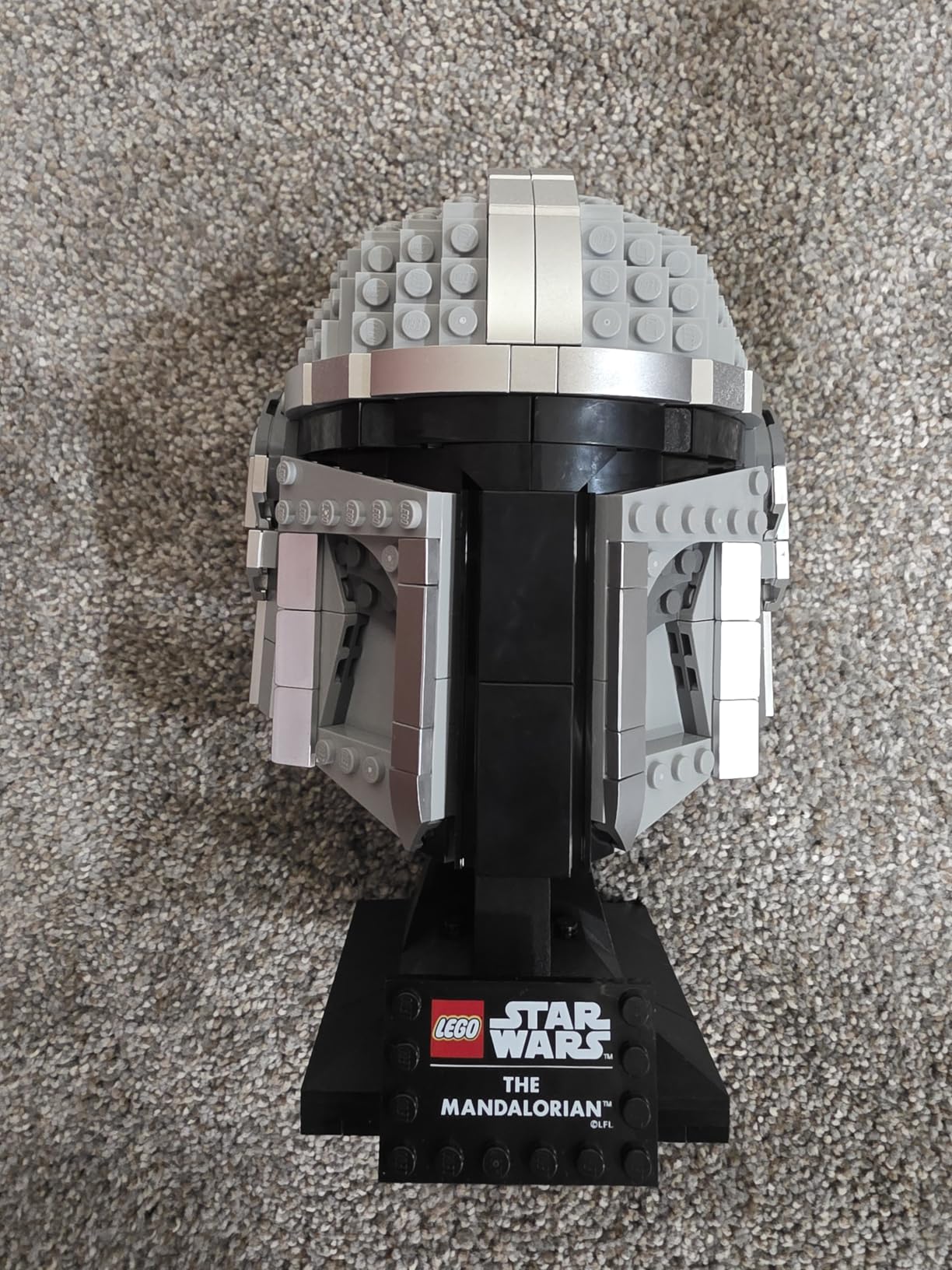 LEGO Star Wars The Mandalorian Helmet 75328 Buildable Display Model Kit customer photo 2