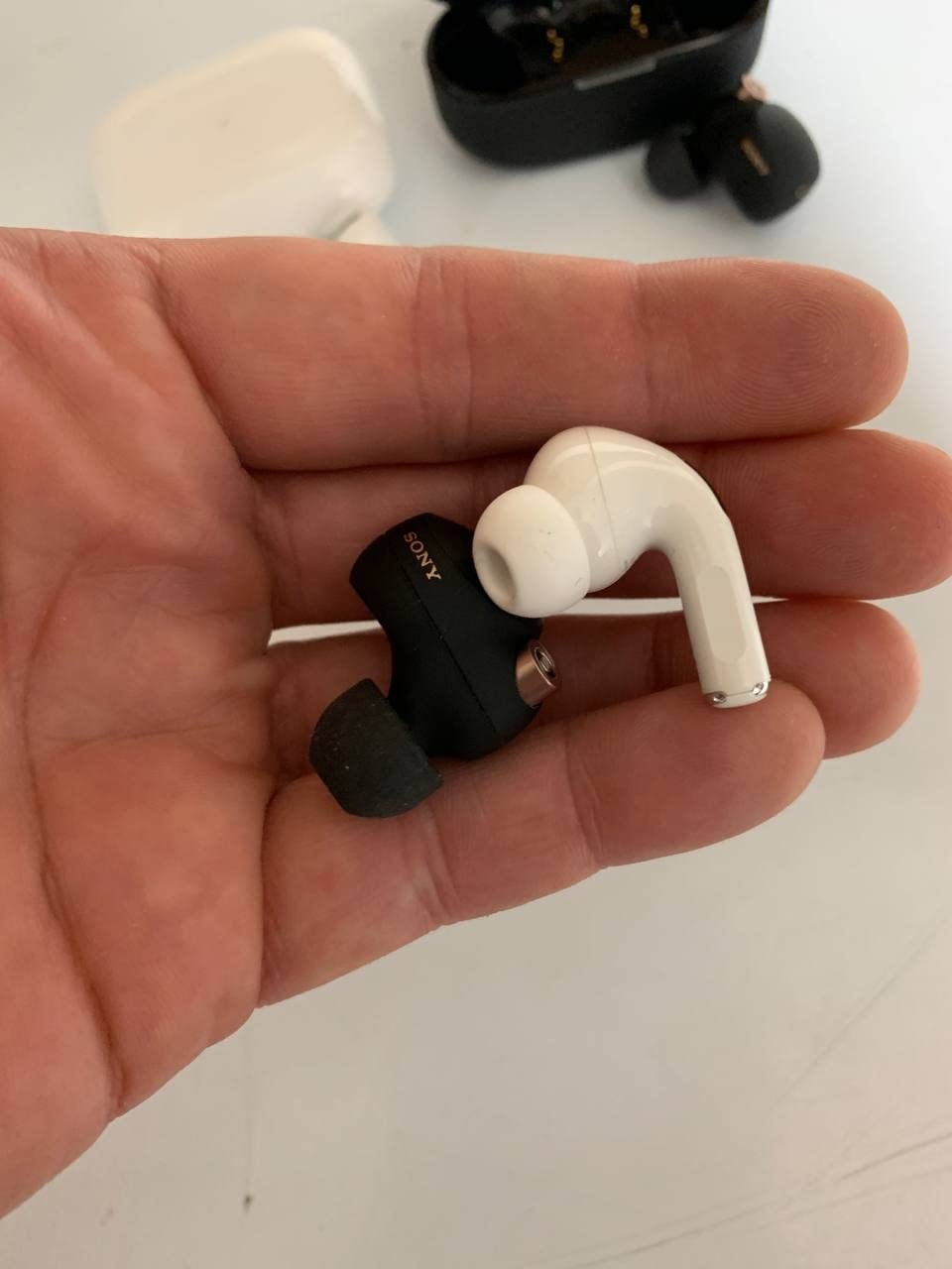 Apple AirPods Pro (1st Generation) with MagSafe Charging Case customer photo 2