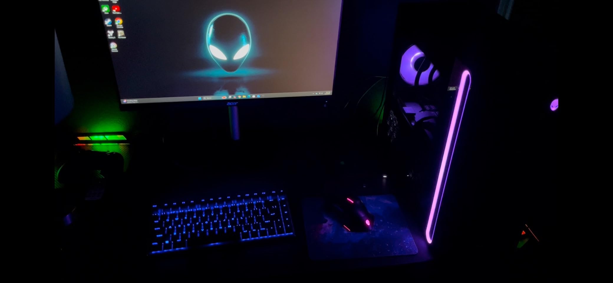 Alienware Pro Wireless Gaming Keyboard, Linear Mechanical, RGB | 2.4GHz, Bluetooth 5.1, USB Wired, N-Key Rollover, PBT Double-Shot Keycaps, Detachable USB Paracord Cable, Lunar Light customer photo 1