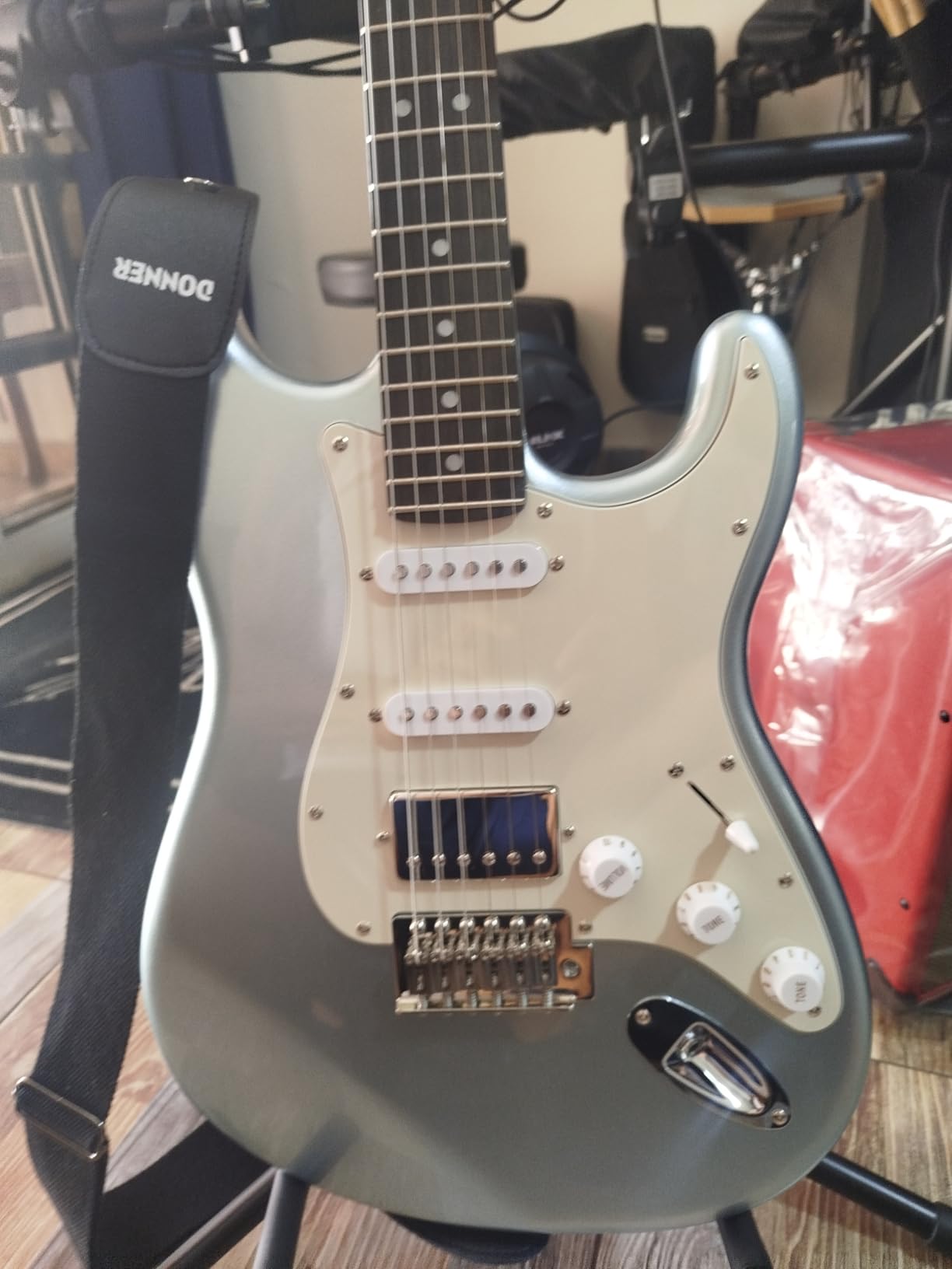 Donner DST-152R Electric Guitar Kit for Adults from Beginners to Advanced | HSS Pickup Coil Split, Full-size Solid Body with Amp-Headphone Jack, Complete Starter Accessories, Metallic Ice Blue customer photo 2