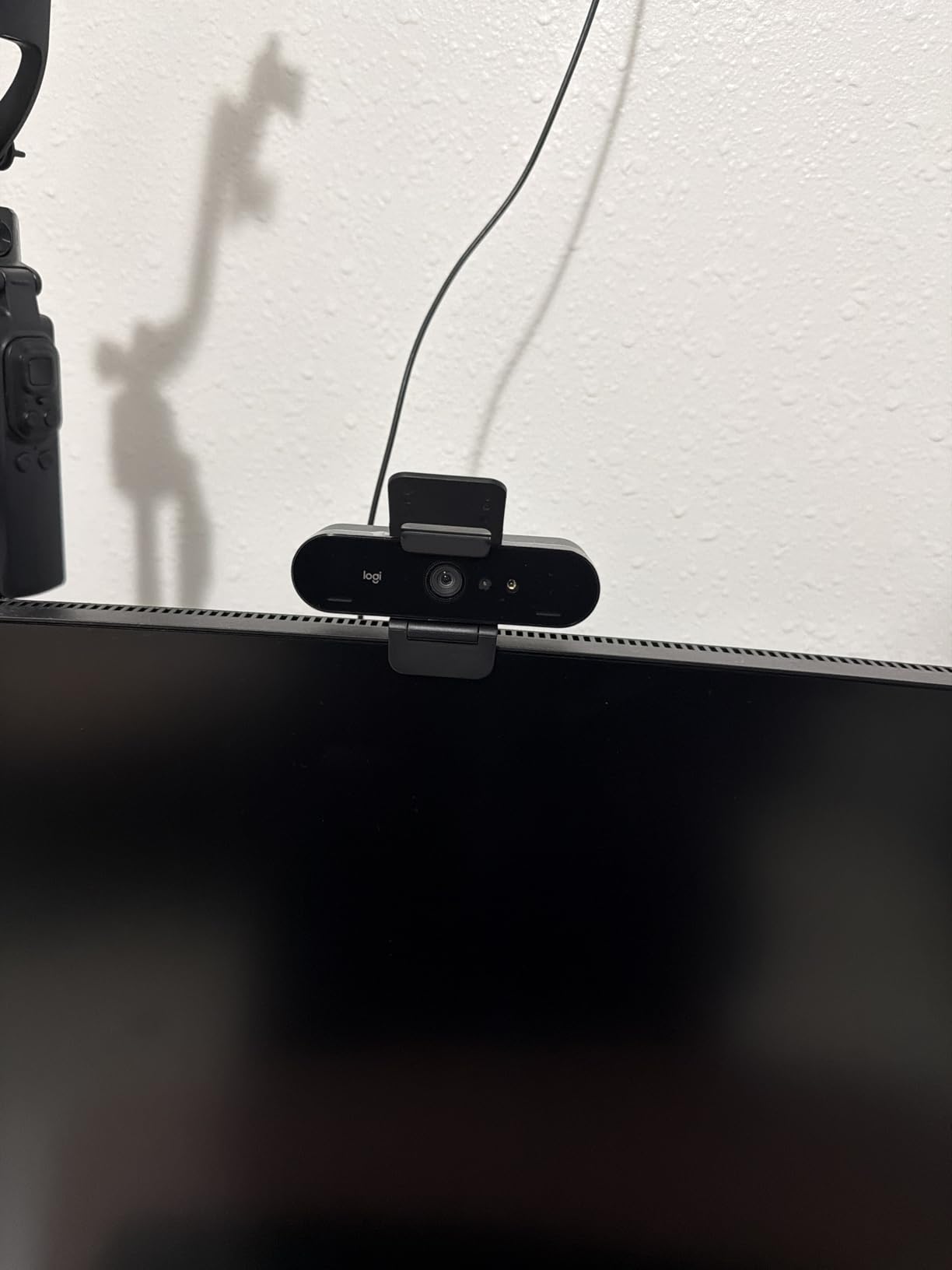 Logitech Brio Ultra 4K HD Webcam for Streaming and Meetings - Black customer photo 1