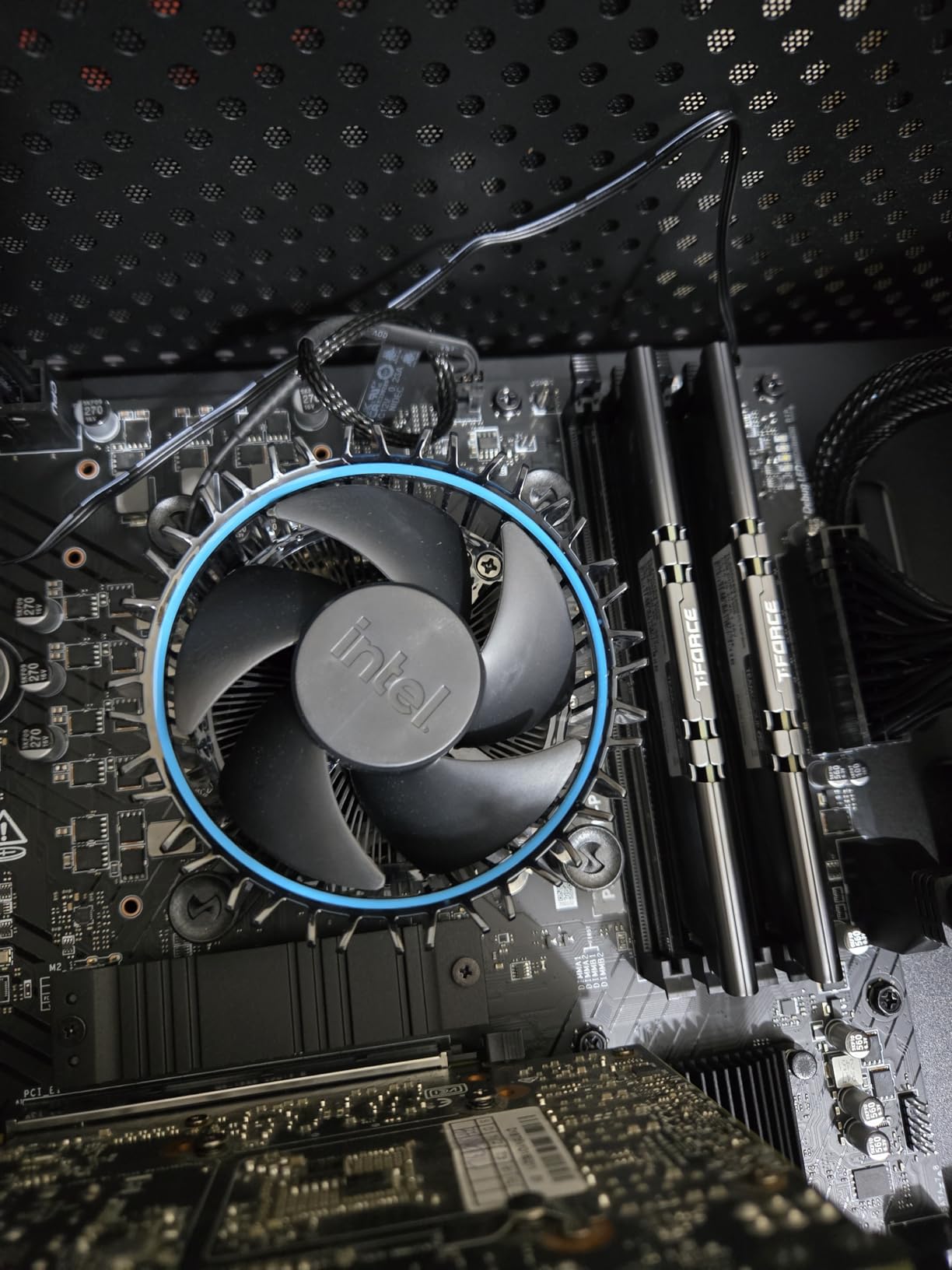Intel Core i5-12400F Desktop Processor 6 Cores / 12 Threads / 2.5GHz / 6xx Chipset customer photo 1