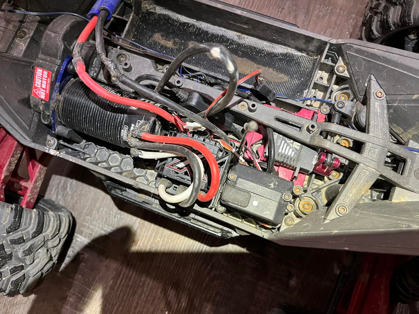 Traxxas Maxx Extreme 4s Brushless 4X4 Monster Truck (Red) customer photo 1