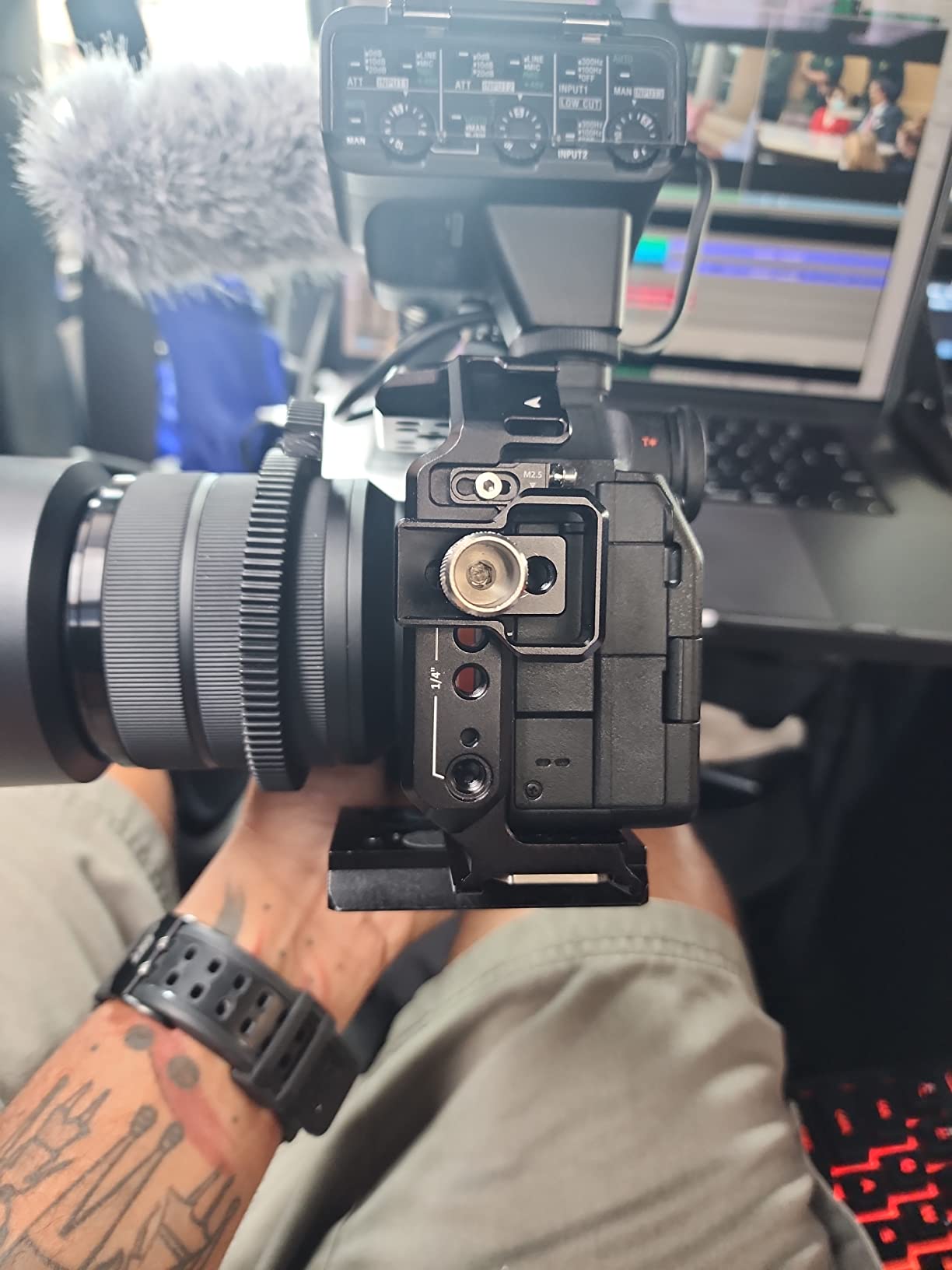 SmallRig HawkLock Quick Release Cage Kit for Sony Alpha 7R V/Alpha 7 IV/Alpha 7S III/Alpha 1 / Alpha 7R IV/Alpha 7 V, Full Cage with Top Handle and Cable Clamp (Upgraded Version) customer photo 1