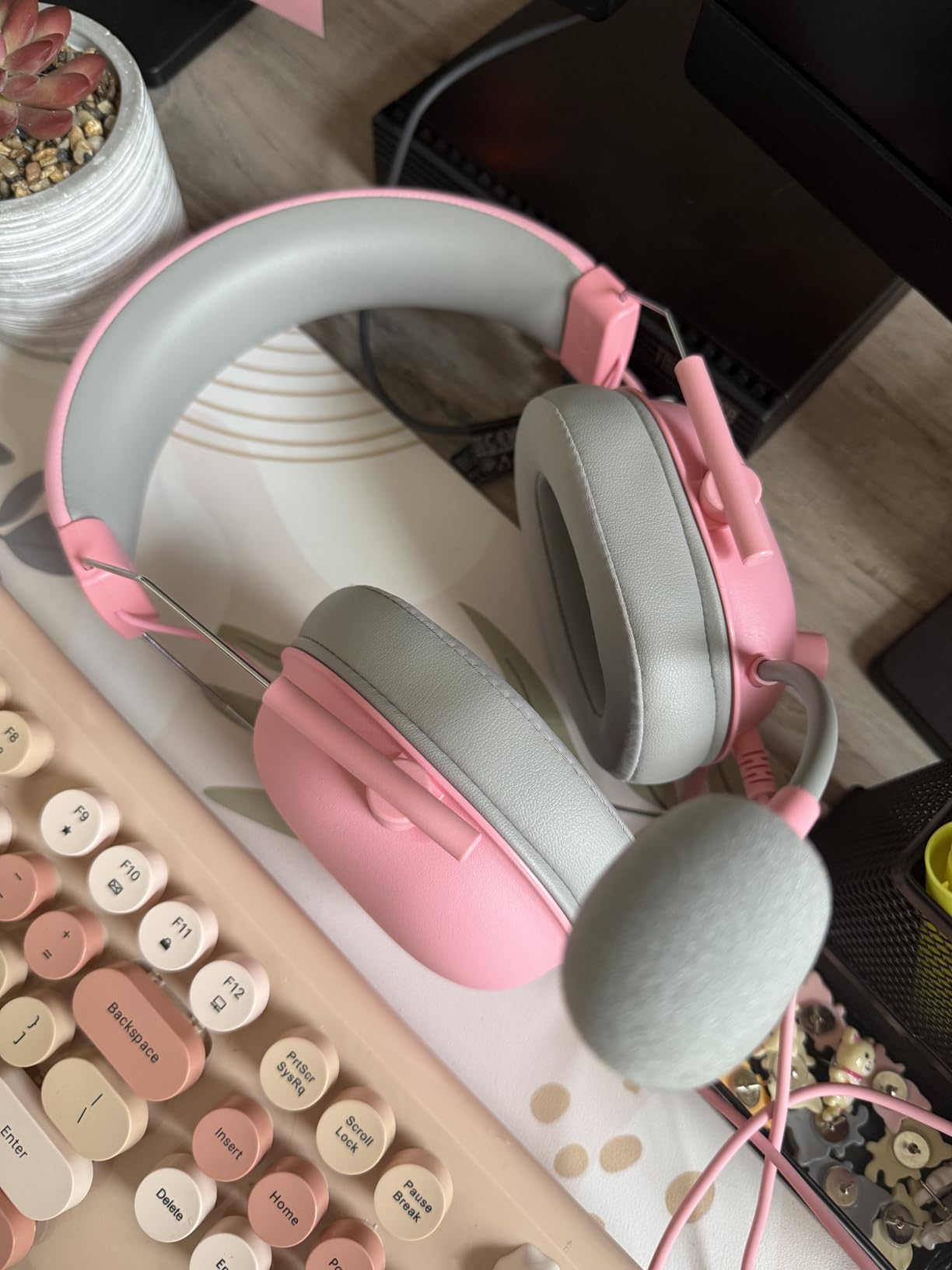 Razer BlackShark V2 X Gaming Headset for PC, 3.5mm Audio Jack, White | 50mm Drivers, Cardioid Mic, Memory Foam Cushion, Lightweight- Comfortable, Noise Isolating Earcups, For Mac, PS4, PS5, Switch customer photo 2