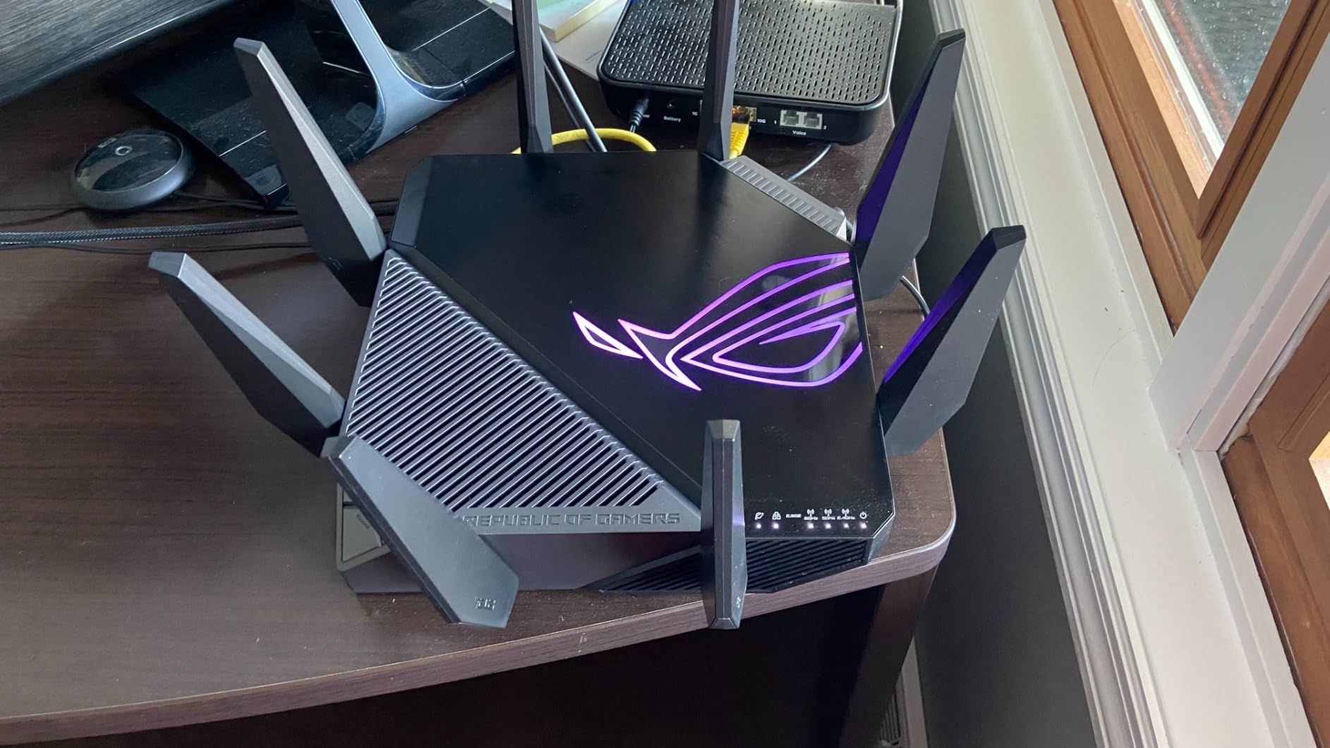 ASUS ROG Rapture GT-AXE11000 Tri-Band WiFi 6E Extendable Gaming Router - 6GHz Band, 2.5G Port, Triple-Level Game Acceleration, VPN Fusion, Subscription-Free Network Security, AiMesh Compatible customer photo 1