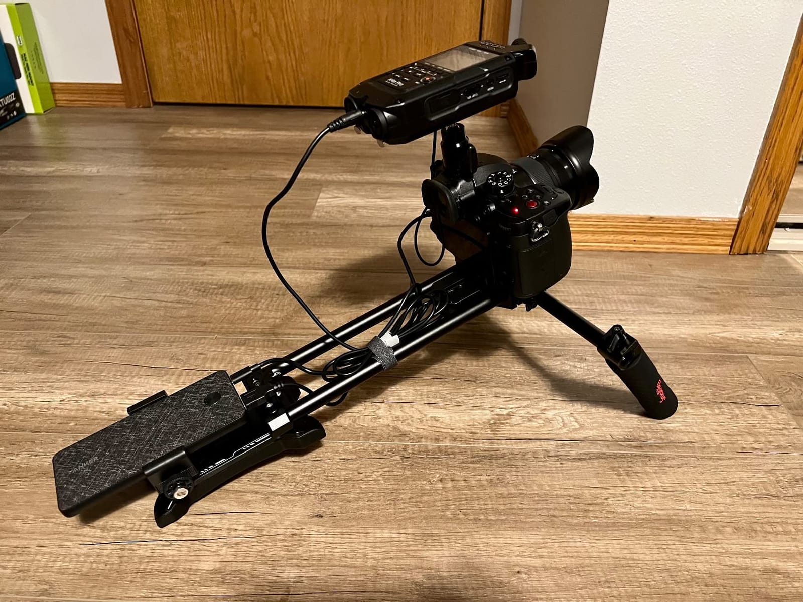 SMALLRIG Universal Basic Camera Shoulder Mount Kit for DSLR, Mirrorless, and Small Camera Shoulder Rig - 2896 customer photo 2