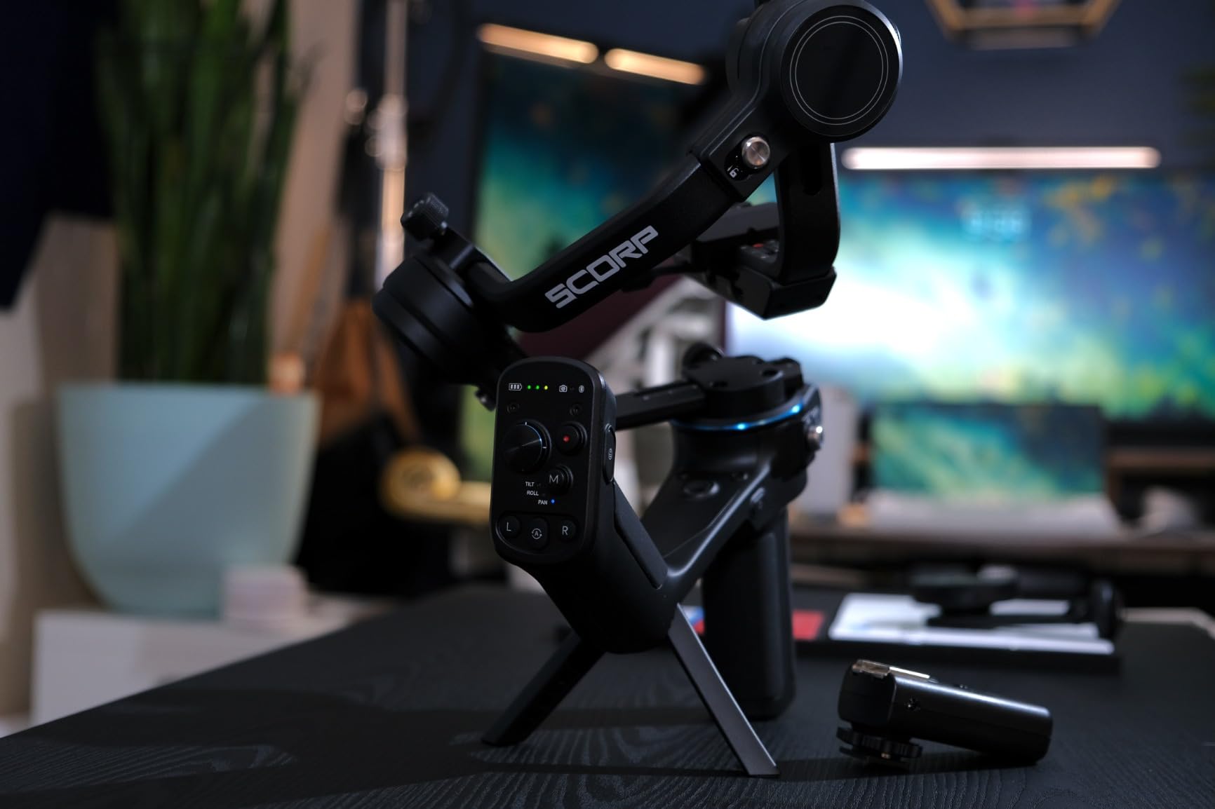 FeiyuTech SCORP-C2 Camera Gimbal Stabilizer w/AI Tracking, 7.72lb Payload | Gesture Control, Quick Landscape/Portrait Switch, Integrated Underslung Handle, For DSLR&Mirrorless Sony A7IV Canon R5 Nikon customer photo 1
