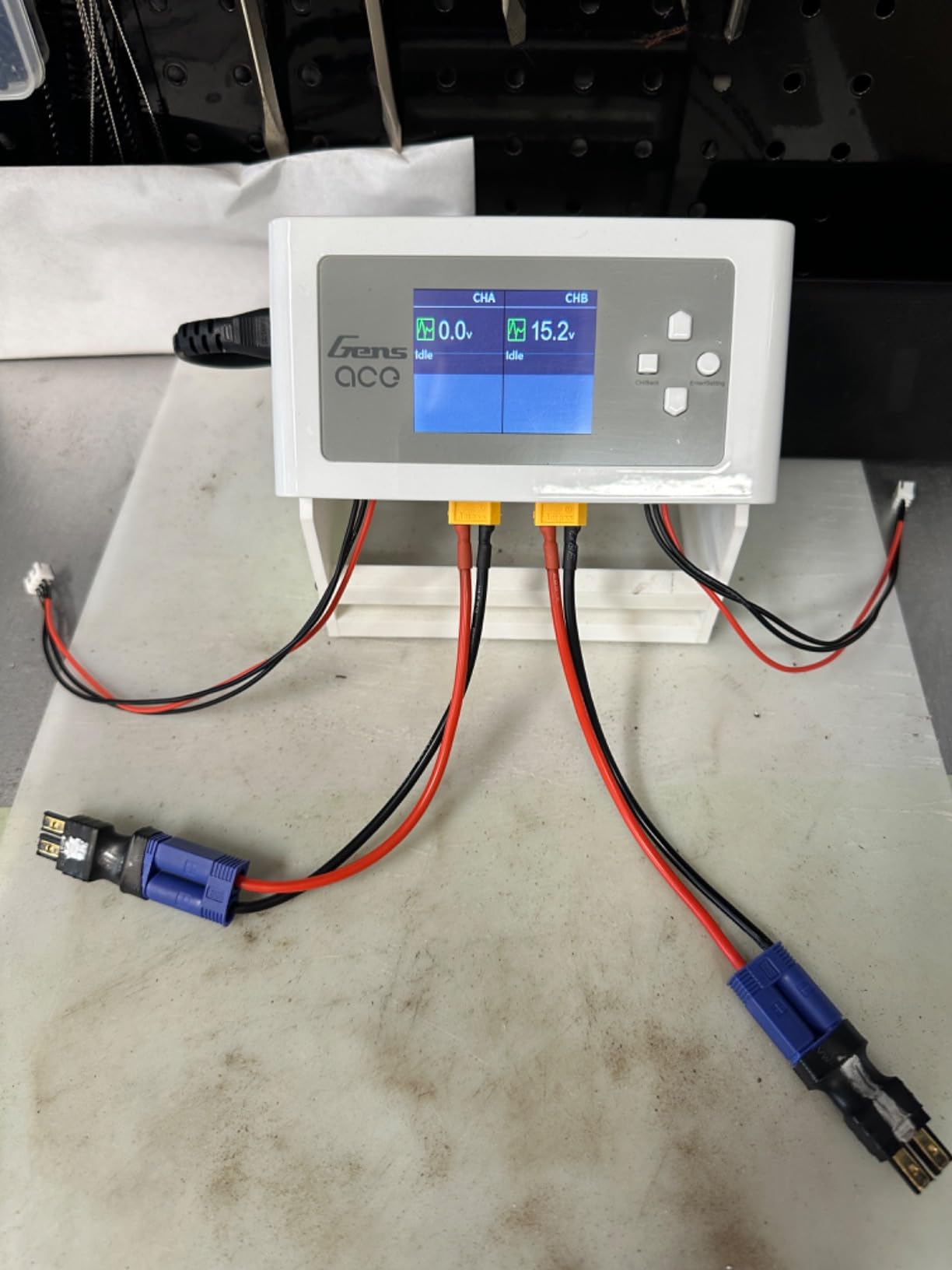 Gens Ace Lipo Battery Charger IMARS D300 G-Tech Series Smart Dual Lipo Charger 16A AC 300W DC 700W Lipo Charge (White) customer photo 2