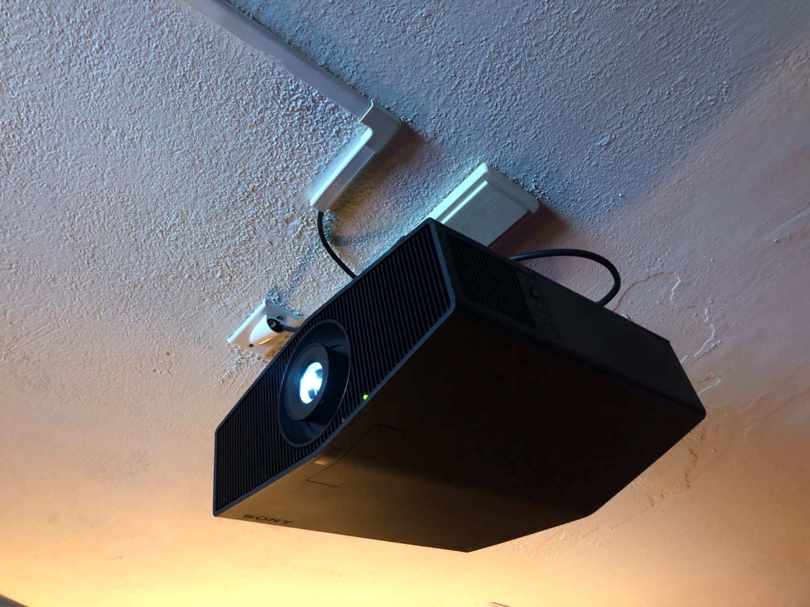 Sony VPL-XW5000ES 4K HDR Laser Home Theater Projector with Native 4K SXRD Panel customer photo 2