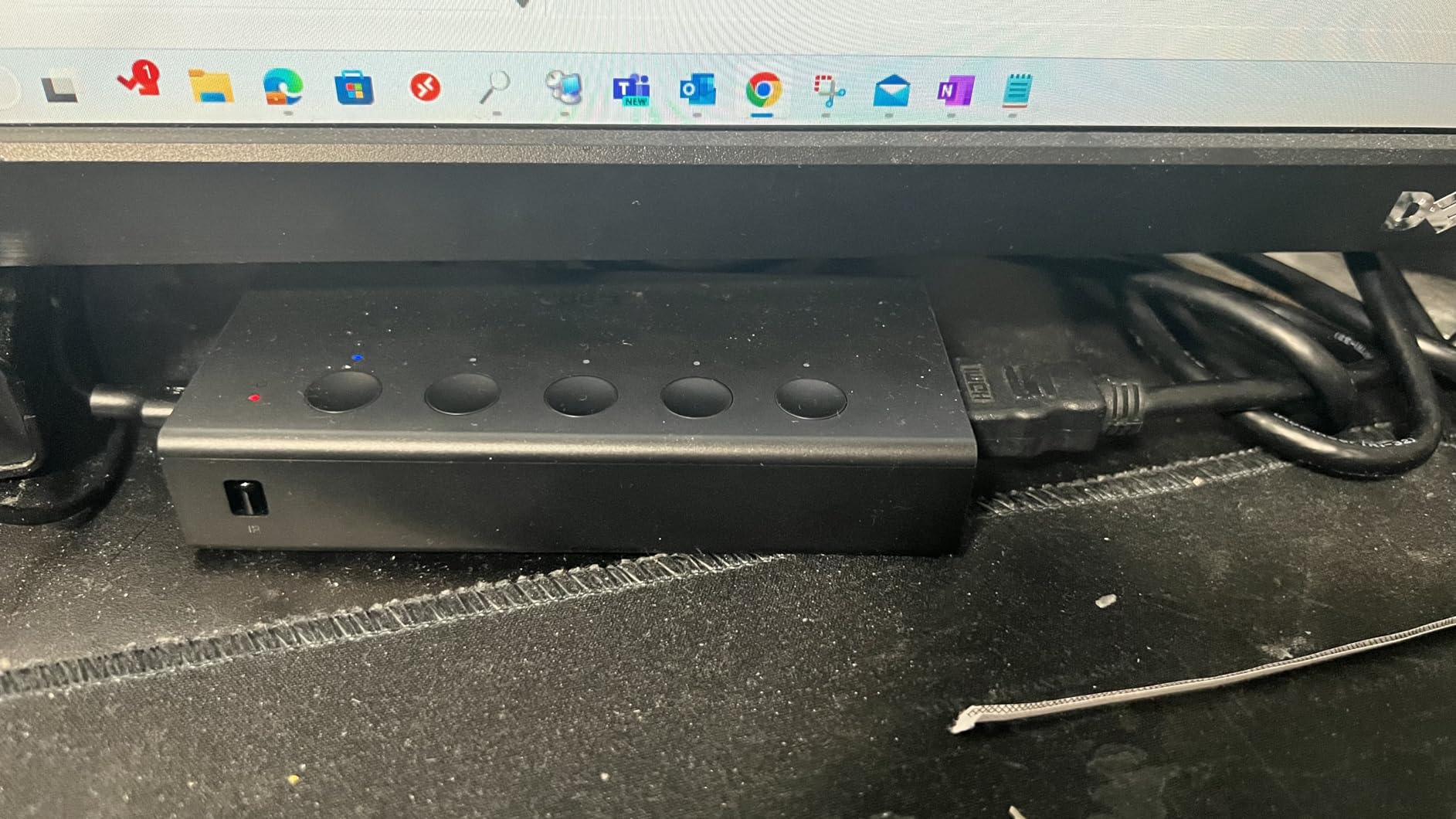 UGREEN HDMI Switch 5 in 1 Out, 4K@60Hz, with Remote, HDR, VRR, 3D | HDCP 2.2, CEC customer photo 1