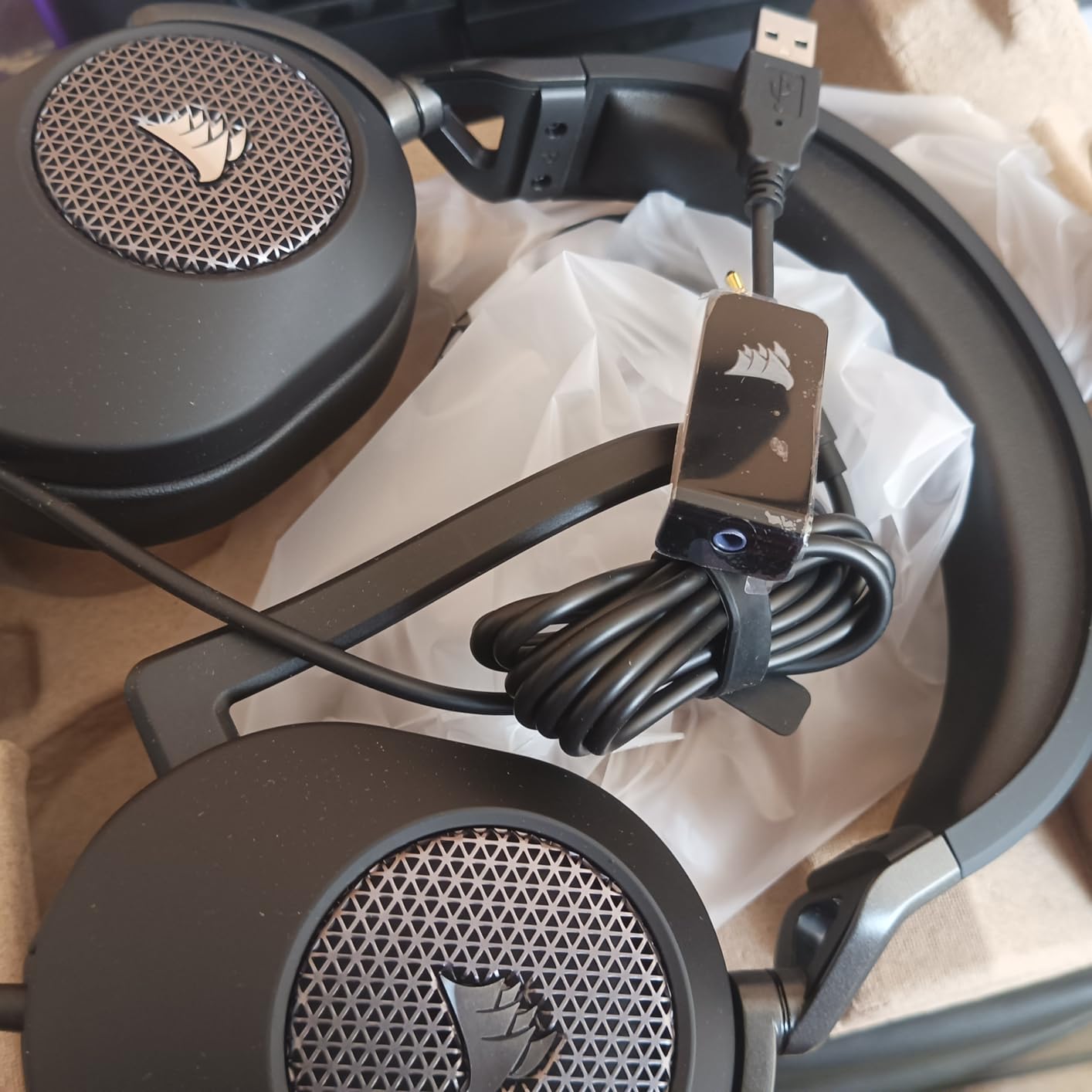 Corsair HS65 Surround Multiplatform Wired Gaming Headset - Dolby Atmos - SonarWorks SoundID - iCUE Compatible - PC, Mac, PS5, PS4, Xbox, Nintendo Switch, Mobile - Carbon customer photo 1