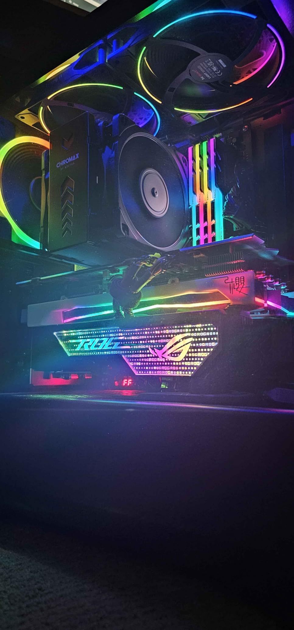 ASUS ROG Herculx GPU Anti-Sag Holder, Solid Zinc Alloy Construction, Easy Toolless Installation, Included Spirit Level, Adjustable Height, Wide Compatibility, Aura Sync RGB, 2 Year Warranty customer photo 1