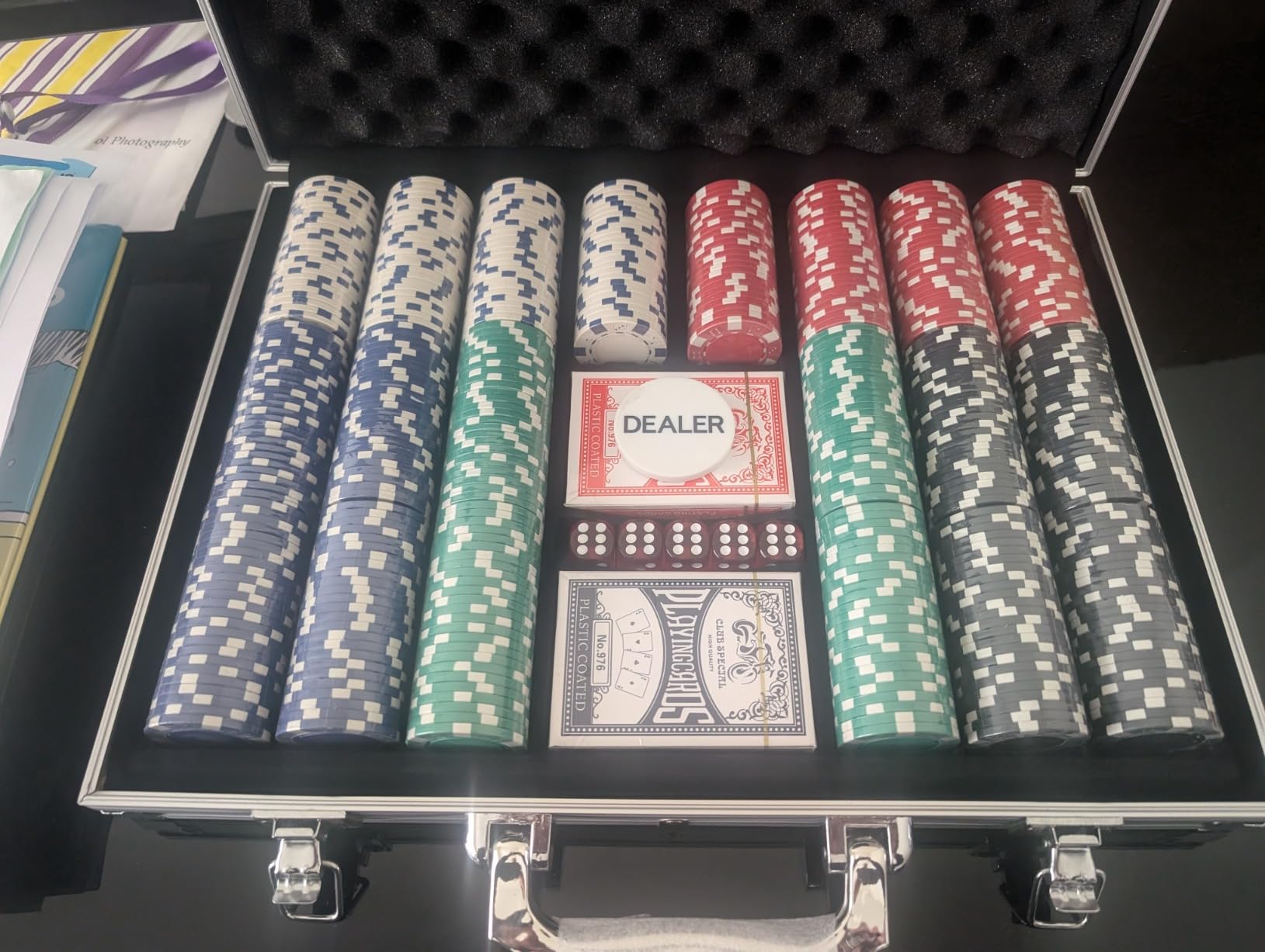 Comie Poker Chips, 500PCS Poker Chip Set with Aluminum Travel Case, 11.5 Gram Poker Set for TexasHoldem Blackjack Gambling customer photo 2