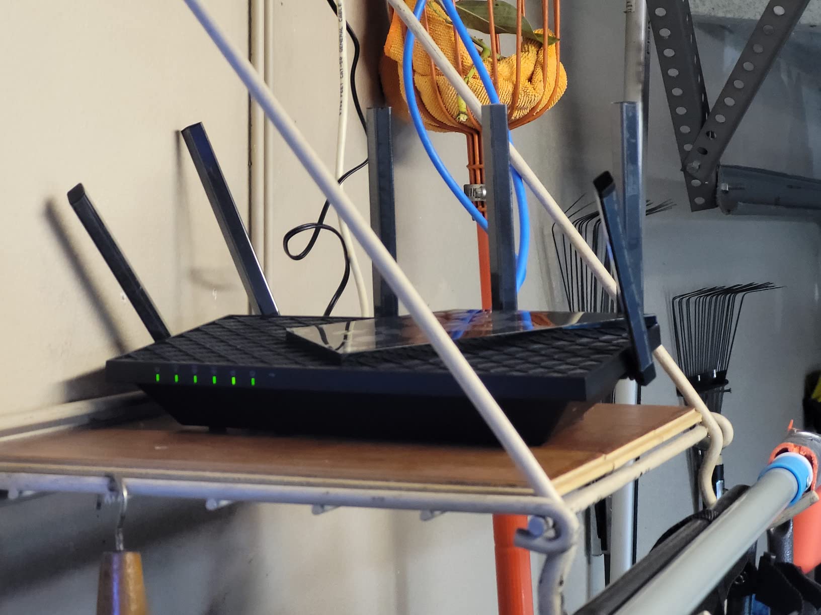 TP-Link AXE5400 Tri-Band WiFi 6E Router, 2025 PCMag Editors' Choice | 2.5Gbps WAN Port for Gaming & Streaming, 6GHz Band, 160MHz, OneMesh, Dual-Core CPU, VPN & WPA3 (Archer AXE75) customer photo 2