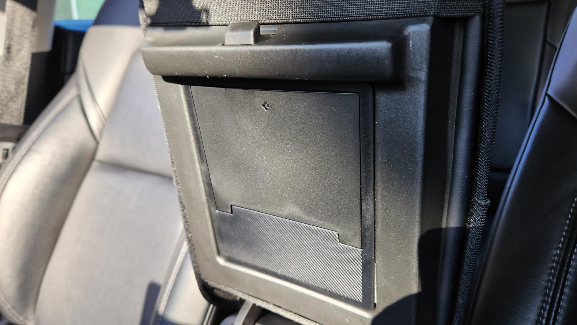 Spigen One-Tap Hidden Storage Box for Tesla Model Y (2020-2024) & Model 3 (2017-2023) [Not for Model Y Juniper (2025/26) and Model 3 Highland (2024/25)] customer photo 1