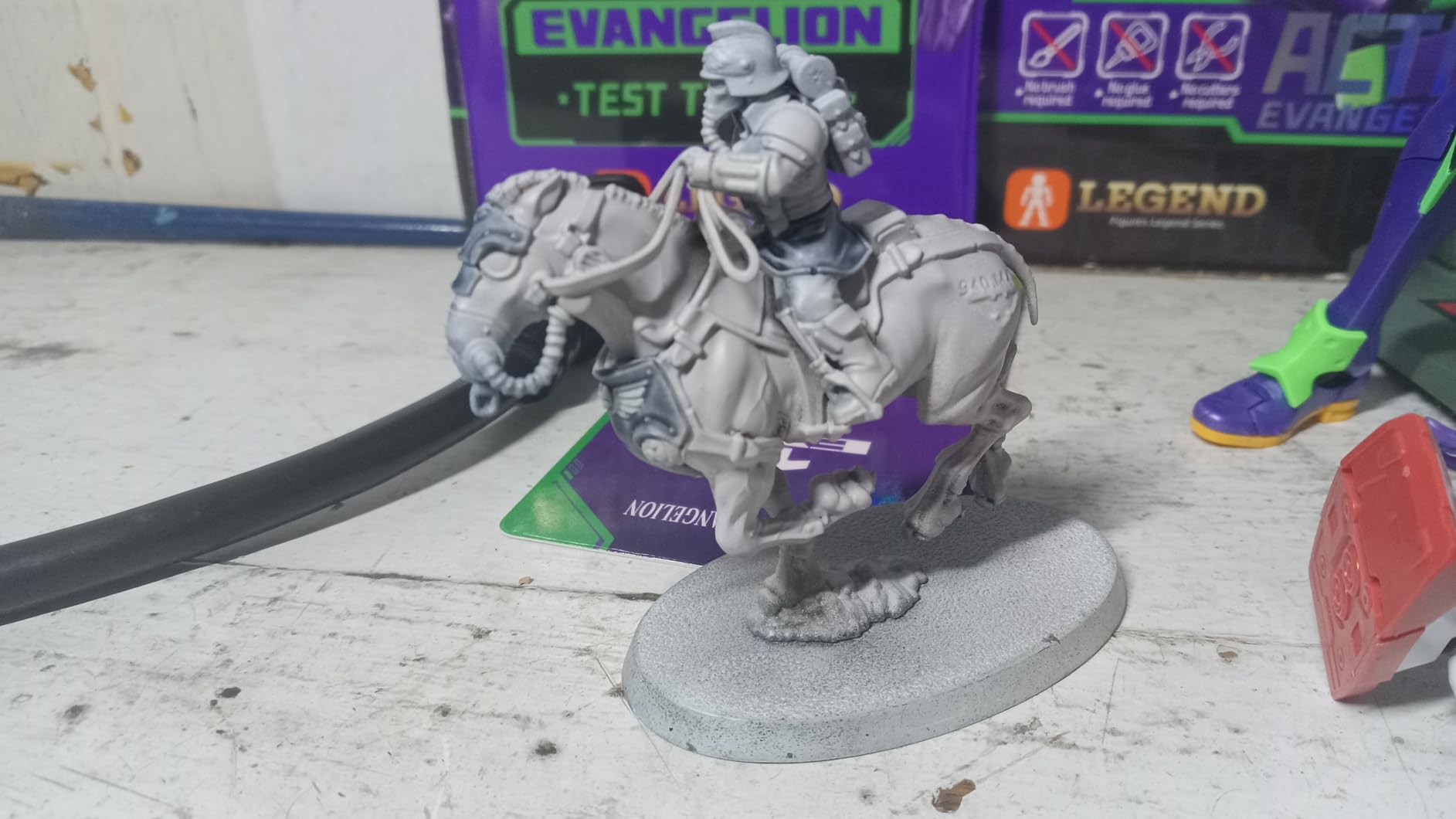 The Army Painter, Colour Primer Ash Grey, 400 ml acrylic spray | Spray Paint Basecoat for Miniature Model Undercoat Priming, Plastic Wargames, DnD & Warhammer customer photo 2