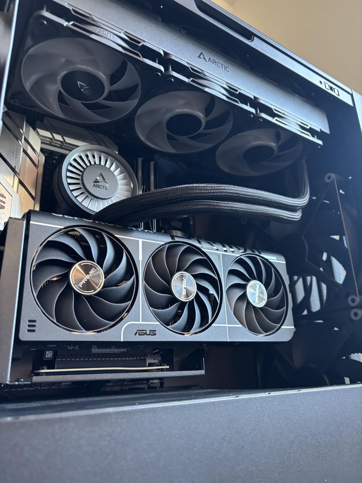 Vertical GPU Card Holder Kit V3, PCIe 4.0 5.0 Motherboards GPUs RTX 5090 RX 9070 XT, ABS Casing, 165mm Length, Modula Adjustable for E-ATX ATX Micro ATX Case customer photo 1