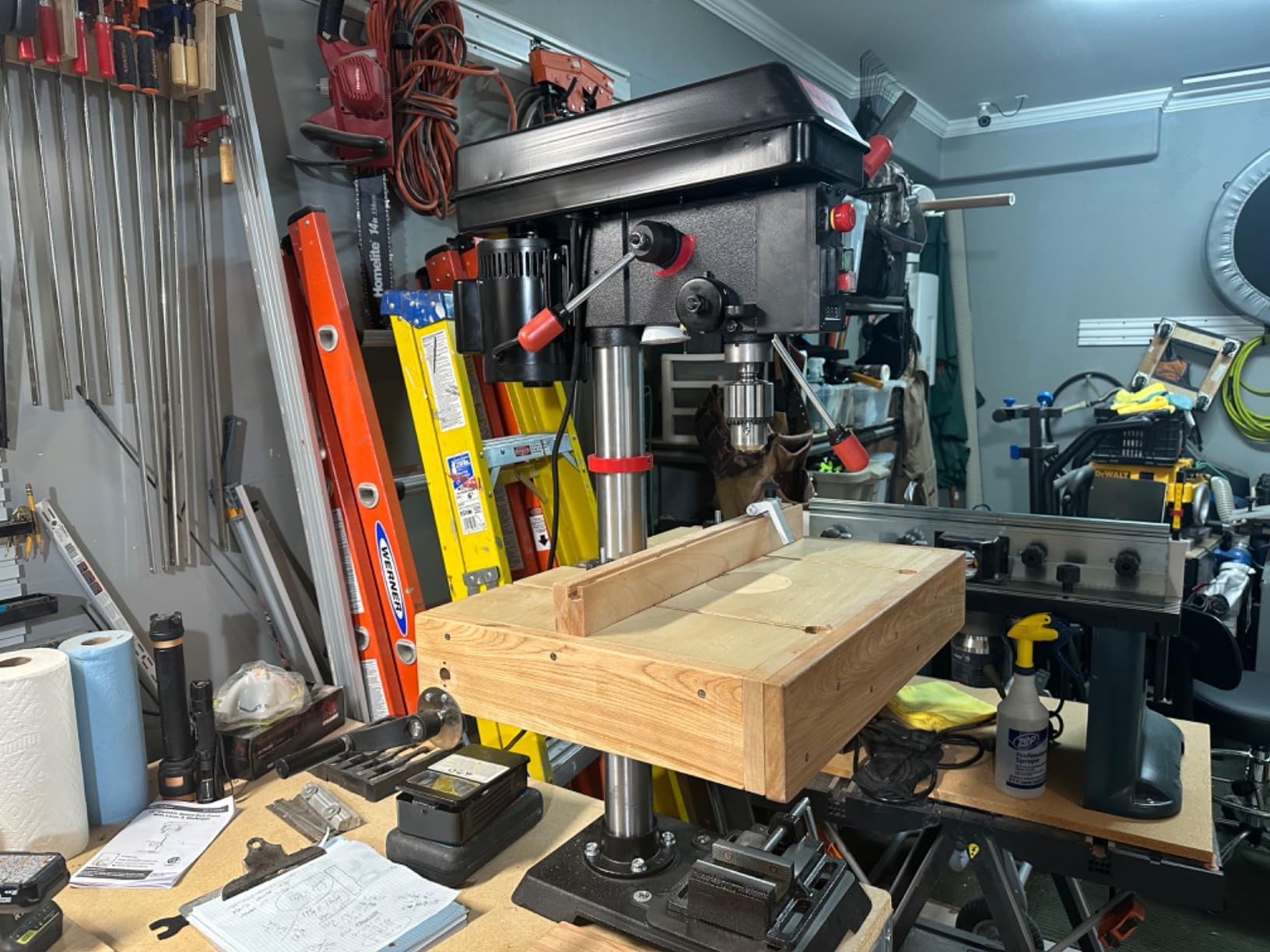 BUCKTOOL 12-Inch Benchtop Drill Press, 580-3200 RPM, 6.2A 3/4 HP Motor | 2-Inch Spindle Travel, 1/32-5/8-Inch Keyed Chuck, 360 Degree/45 Degree Drill Press Table, Class IIIA 2.5mW Laser and Work Light customer photo 1