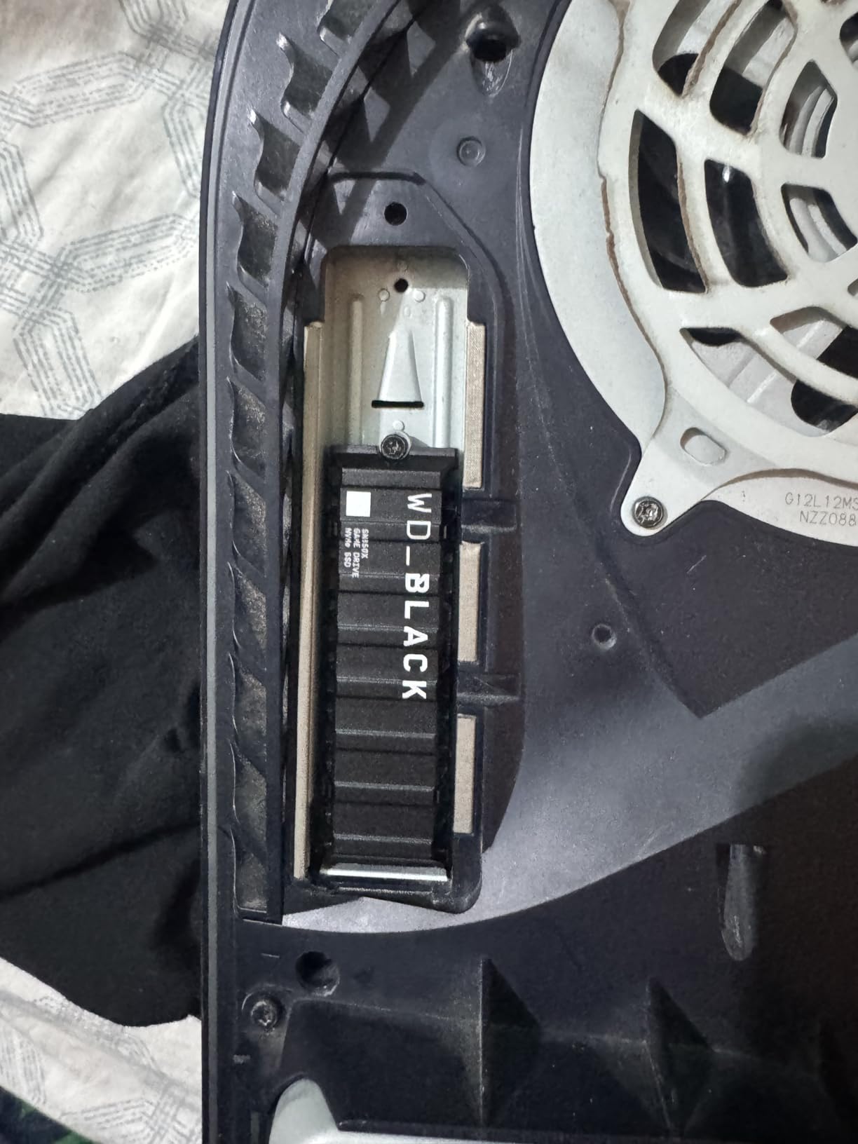 WD_BLACK SN850X 2TB NVMe SSD with Heatsink - M.2 2280, Up to 7,300 MB/s Read customer photo 1