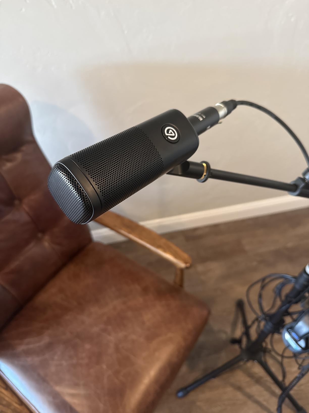 Elgato Wave DX Dynamic XLR Microphone, Cardioid Pattern customer photo 2