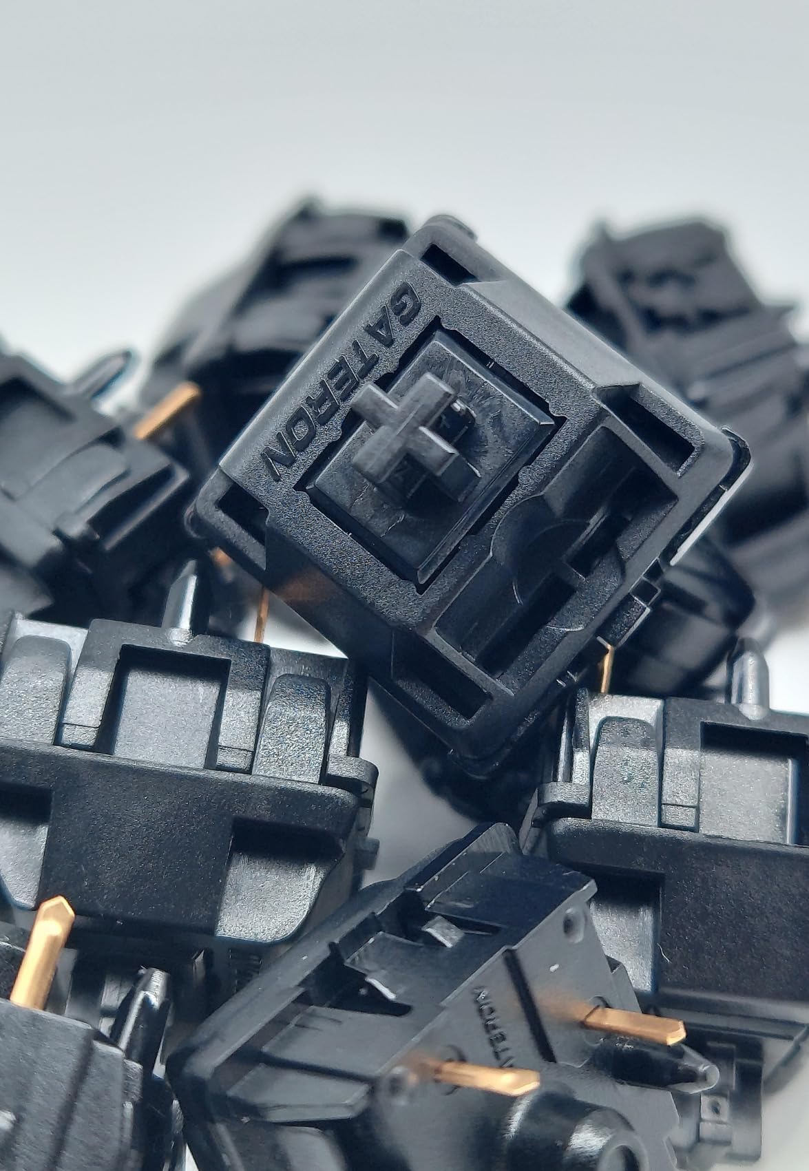 kutethy Gateron Oil King Switches, Pre-Lubed Linear Switches 55g, Quiet Smooth Mechanical Keyboard Switches for Gaming Office, 108 Pack customer photo 2