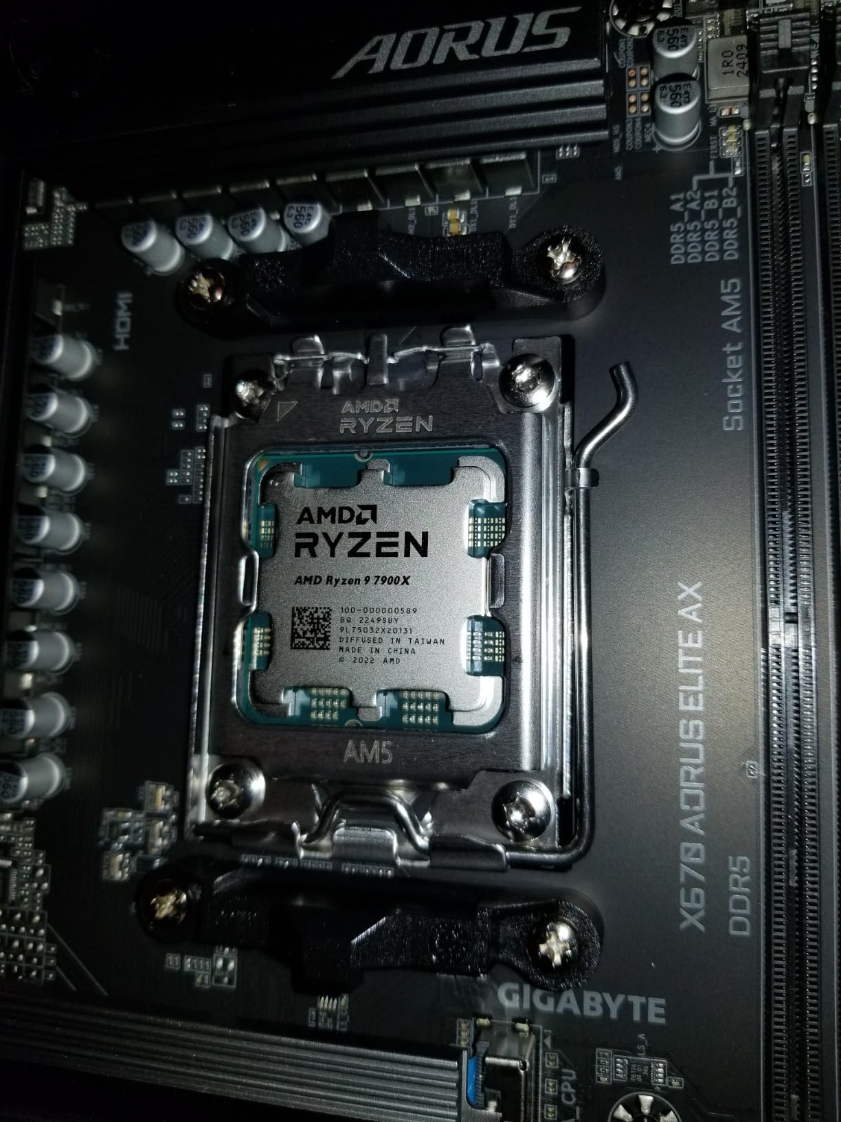 AMD Ryzen 9 7900X 12-Core, 24-Thread Unlocked Desktop Processor customer photo 2