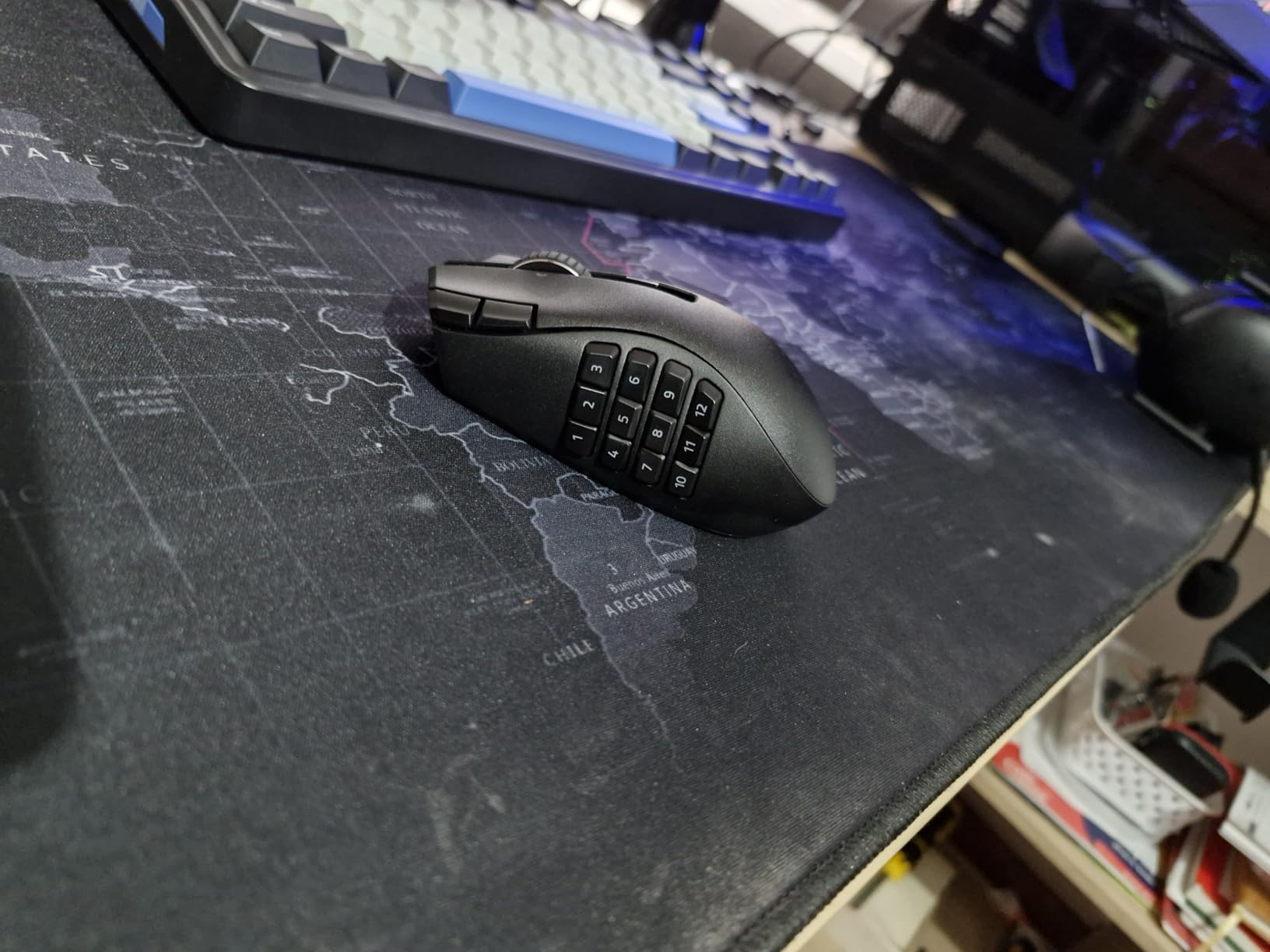 Razer Naga V2 HyperSpeed Wireless MMO Gaming Mouse, 400 Hr Battery, Black | 19 Programmable Buttons, HyperScroll Technology, Focus Pro 30K Optical Sensor, Mechanical Mouse Switches Gen-2 customer photo 2