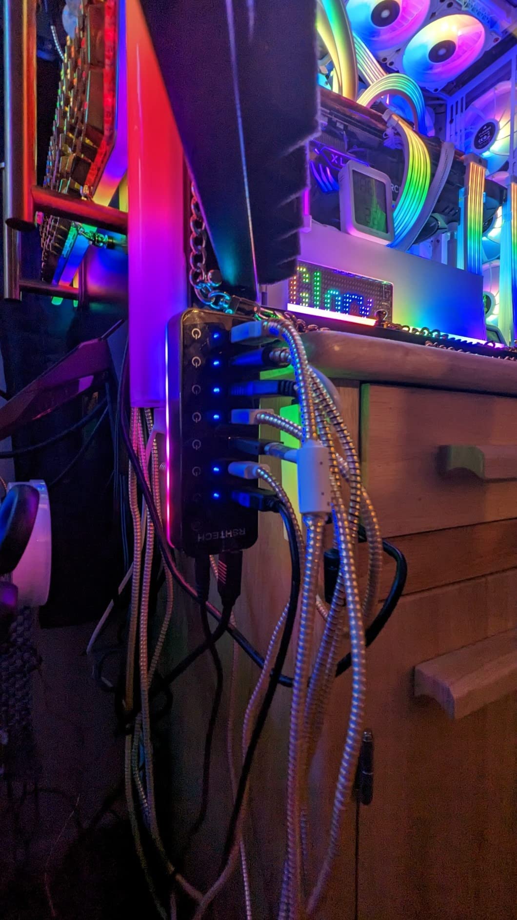 RSHTECH RGB USB Hub, USB C/USB 3.0 to 7-Port Powered USB Hub, RSH-518R | Gaming USB Hub Splitter with 14-Mode RGB LED Strip, 3.3ft USB-C/A Cable, 5V/4A Power Adapter and Individual Touch Switches customer photo 2