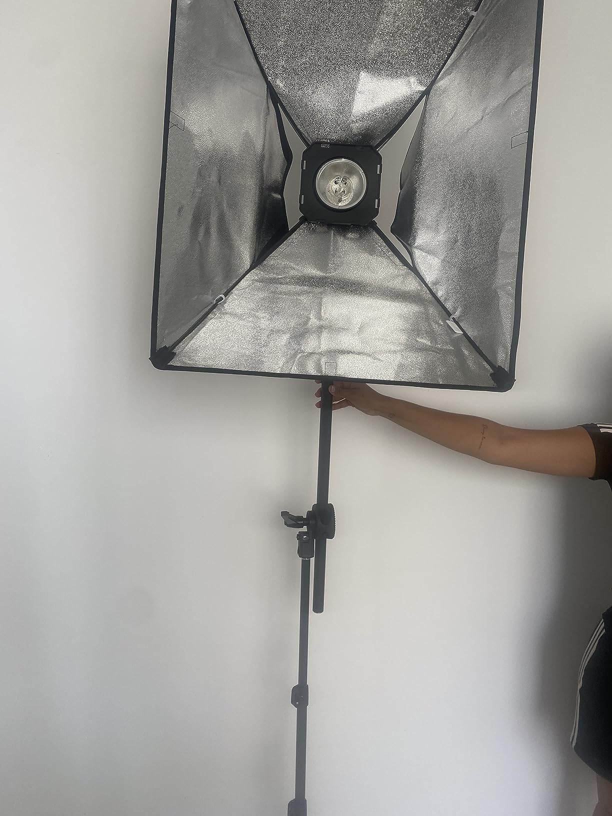 750W Professional Studio Strobe Flash Light Kit, 3-Light Godox Strobe Lighting Kit for Photography, 3x250W 5600K Monolights with Strobe Trigger, Softbox, Light Stands, Boom Arm customer photo 1