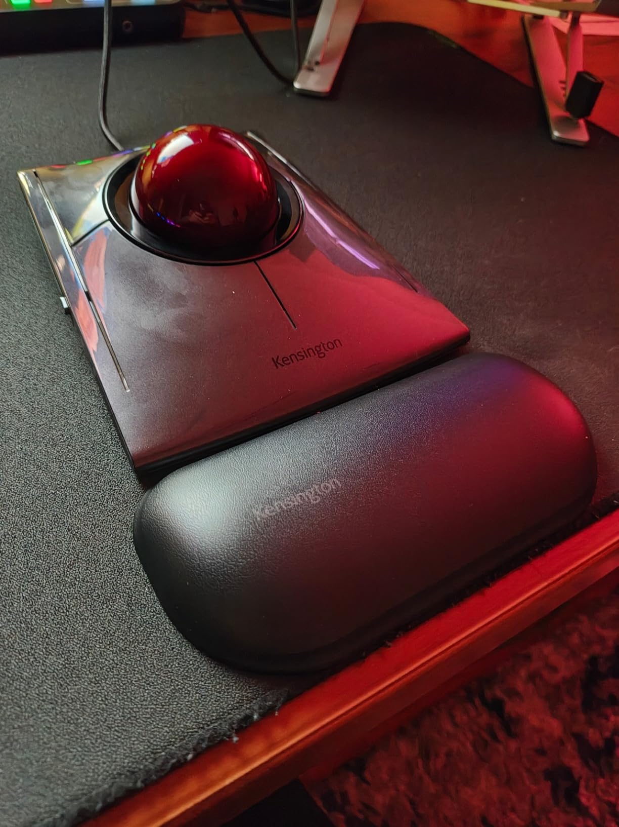 Kensington SlimBlade Pro Wireless Trackball, Rechargeable Battery, Bluetooth 2.4GHz Connection Options (K72080WW) | Rechargeable battery, Bluetooth and 2.4GHz connection options, precise ergonomic control customer photo 1