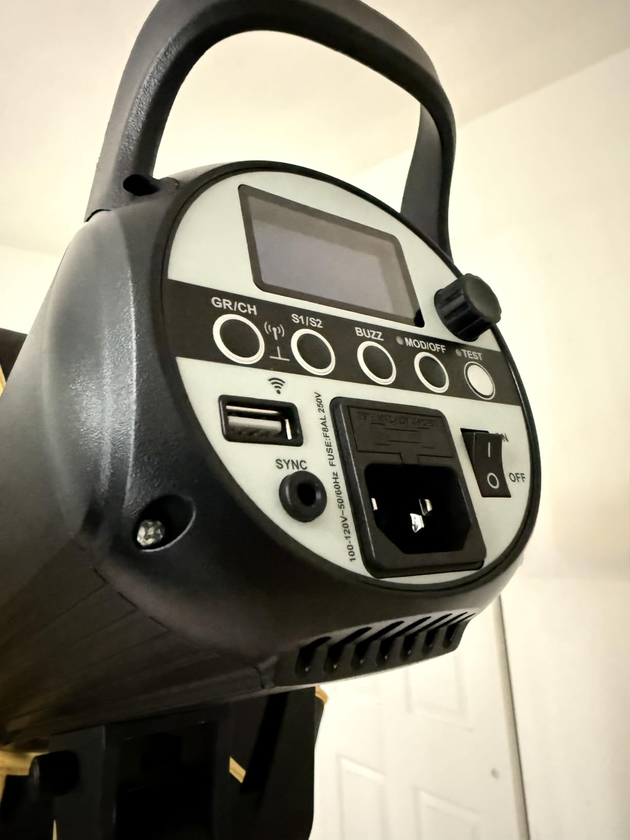 Godox SK400II-V 400Ws Bowens Mount Photo Studio Strobe Flash, 2.4GHz GN65 | 0.1-1.5s Recycle Time, Built-in LED Modeling Lamp customer photo 1