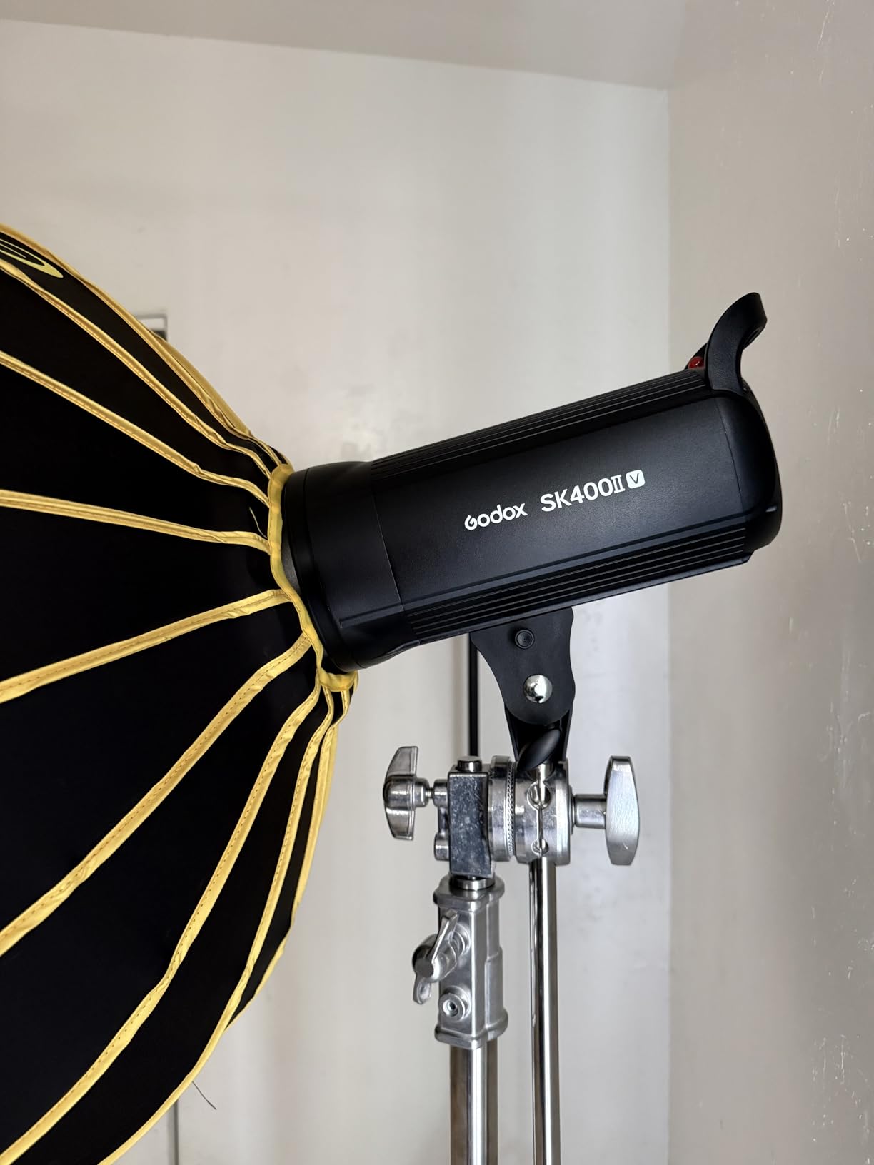 Godox SK400II-V 400Ws Bowens Mount Photo Studio Strobe Flash, 2.4GHz GN65 | 0.1-1.5s Recycle Time, Built-in LED Modeling Lamp customer photo 2