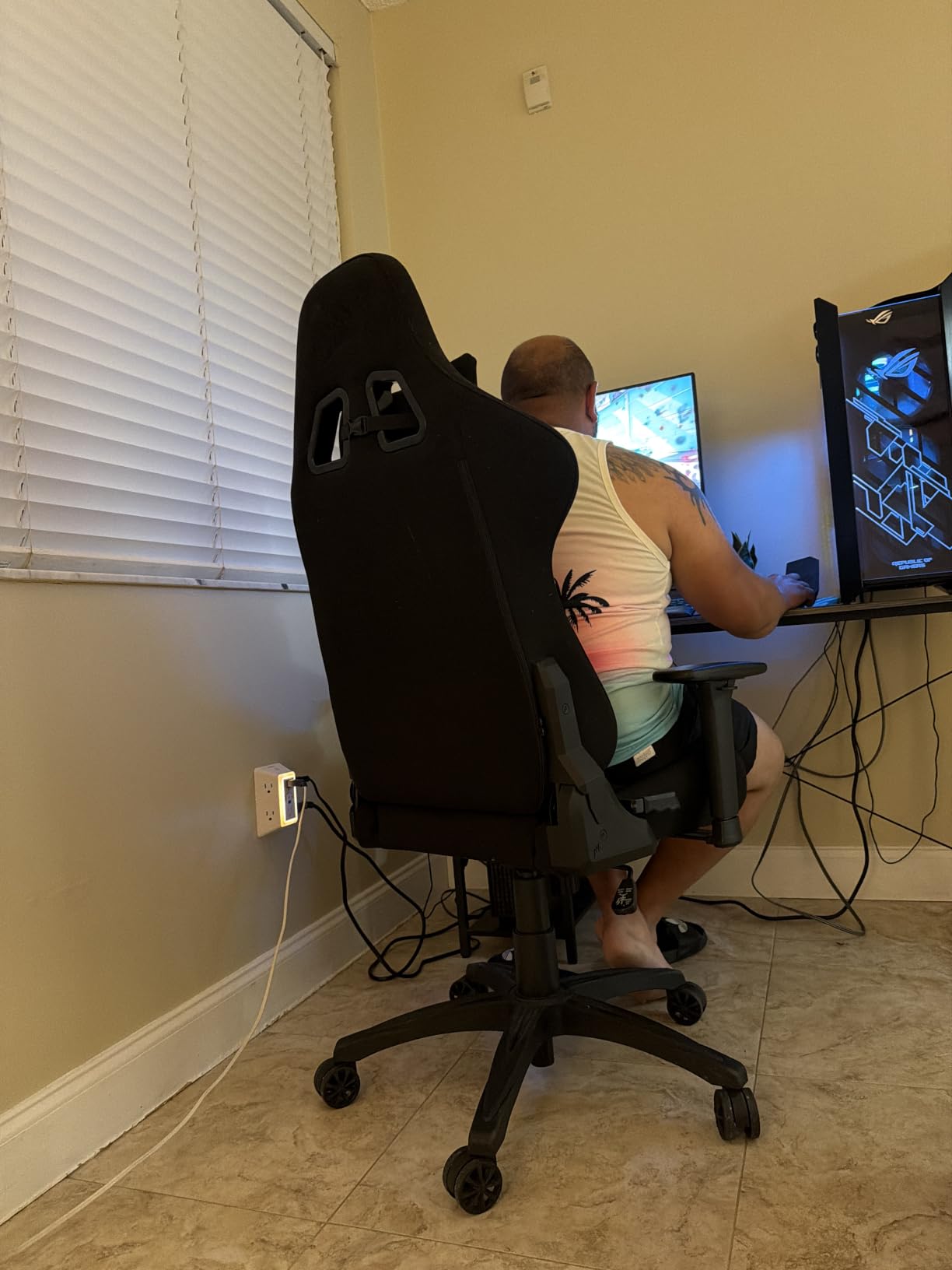 Corsair TC100 Relaxed Gaming Chair - Fabric - Racing-Inspired Design - Lumbar Pillow - Detachable Memory Foam Neck Pillow - Adjustable Seat Height - Adjustable Armrests - Gray and Black customer photo 2