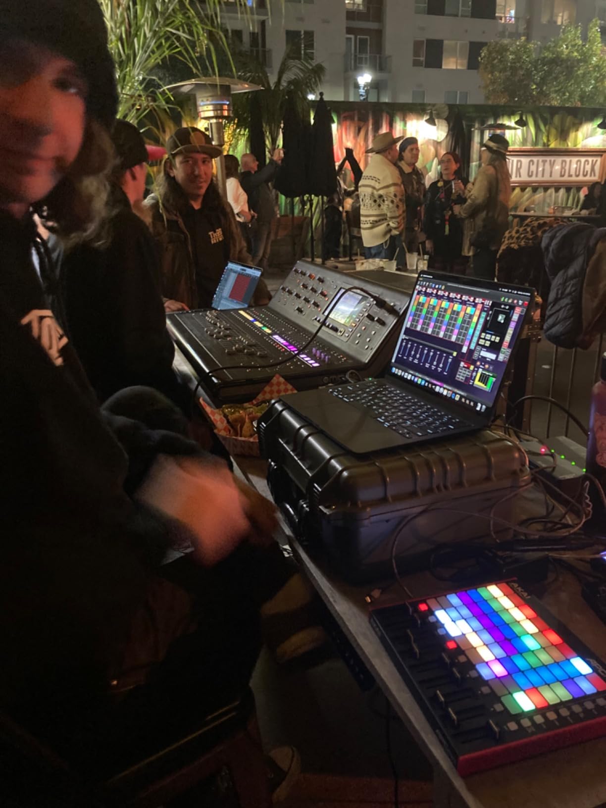 Akai Professional APC Mini MK2 USB MIDI Pad Controller | 64 RGB Pads, 9 Faders, Drum and Note Mode, 1:1 Mapping for Ableton Live, for Live Performance and Music Production customer photo 1