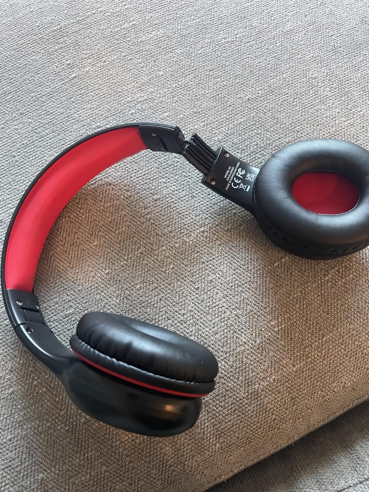 EarFun K1 Kids Headphones Wired with Microphone, 85/94dB Volume Limit Headphones for Kids, Portable Wired Headphone with Shareport, Stereo Sound Foldable Headset for School/Tablet/iPad, Black Red customer photo 1