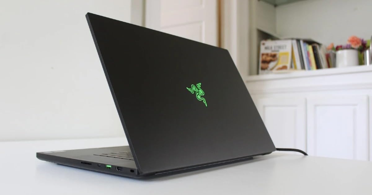 Razer Blade 16 Gaming-Laptop: NVIDIA GeForce RTX 4070 13th Gen Intel 24-Core i9 HX CPU, 16