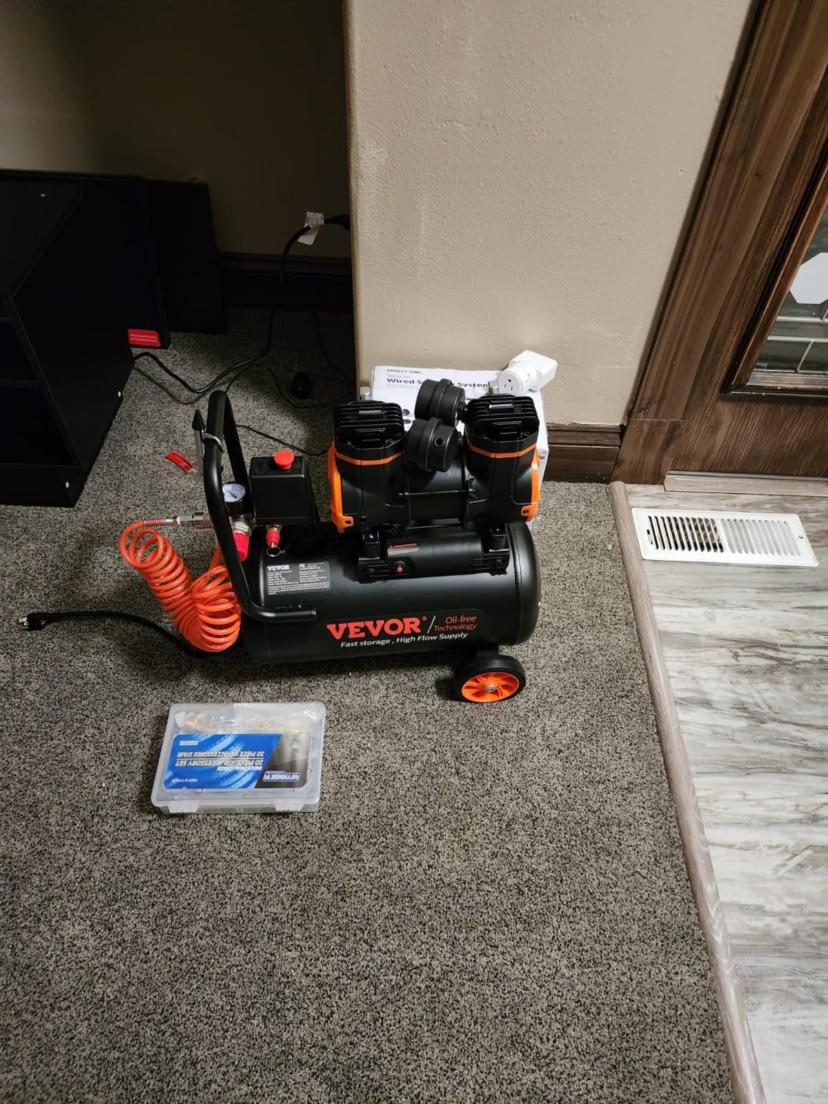 VEVOR 4.8 Gallon Air Compressor, 1.2HP 2.2 CFM@90PSI Oil Free Air Compressor Tank & Max. 116PSI Pressure, 70 dB Ultra Quiet Compressor for Auto Repair, Tire Inflation, Spray Painting, Woodwork Nailing customer photo 1