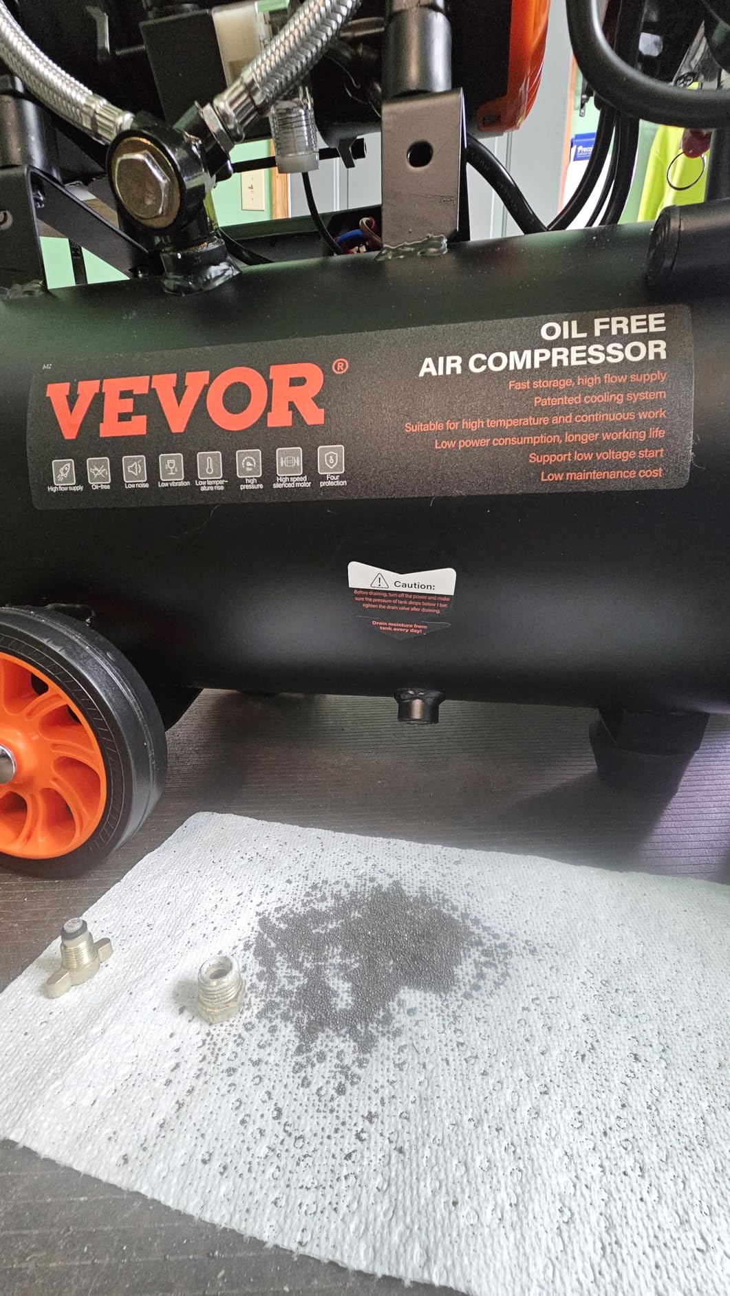 VEVOR 4.8 Gallon Air Compressor, 1.2HP 2.2 CFM@90PSI Oil Free Air Compressor Tank & Max. 116PSI Pressure, 70 dB Ultra Quiet Compressor for Auto Repair, Tire Inflation, Spray Painting, Woodwork Nailing customer photo 2