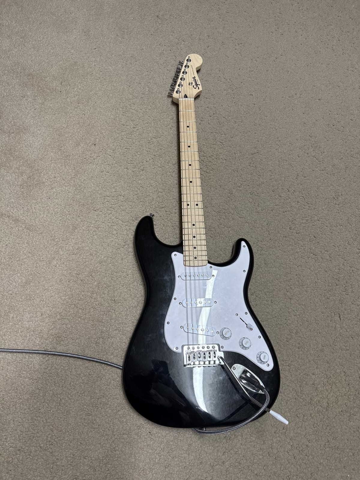 Squier Sonic Stratocaster Electric Guitar Pack, Black, Maple Fingerboard, with Gig Bag, 10G Amp, and Accessories customer photo 1