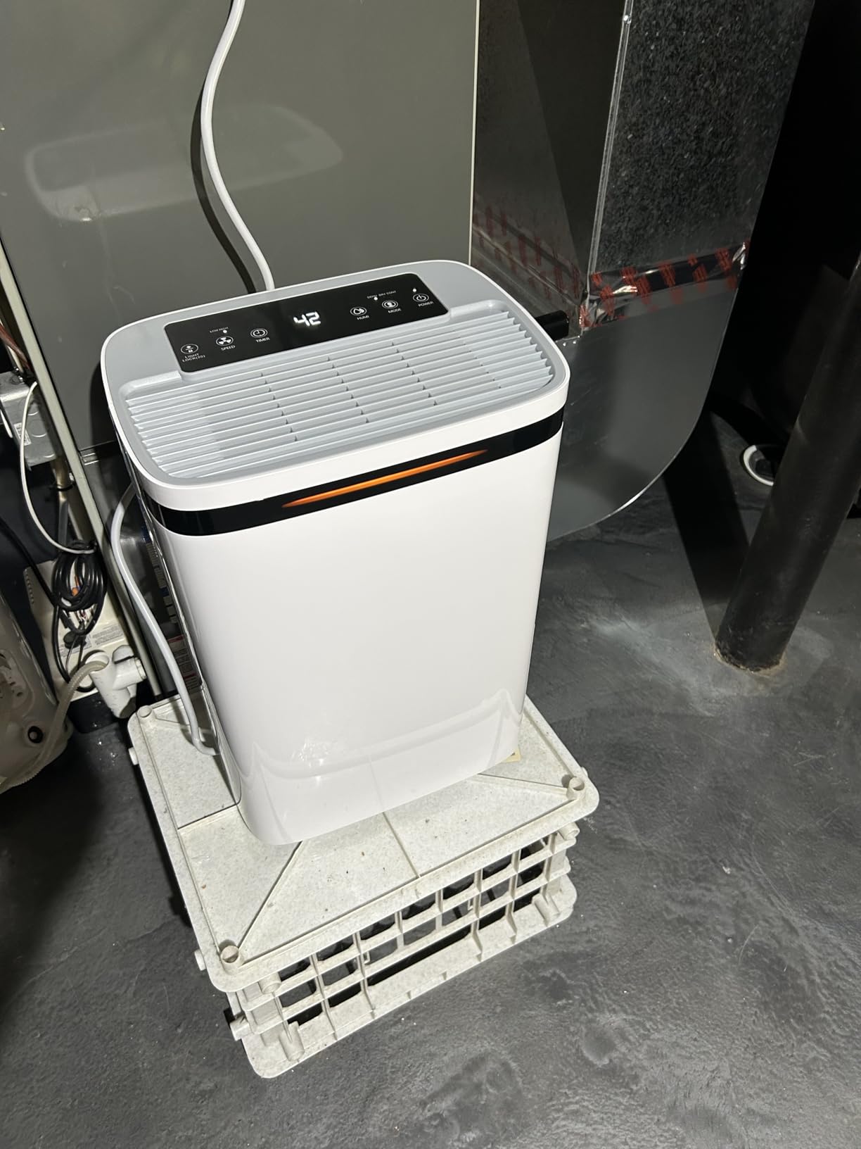 VEAGASO 34 Pint/D, 2500 Sq.Ft Dehumidifier for Basement with Drain Hose | Dehumidifiers for Home, Bathroom, Bedroom - 3 Modes, 24H Time, 40dB, 0.53 Gallon Water Tank, Intelligent Humidity Control customer photo 1