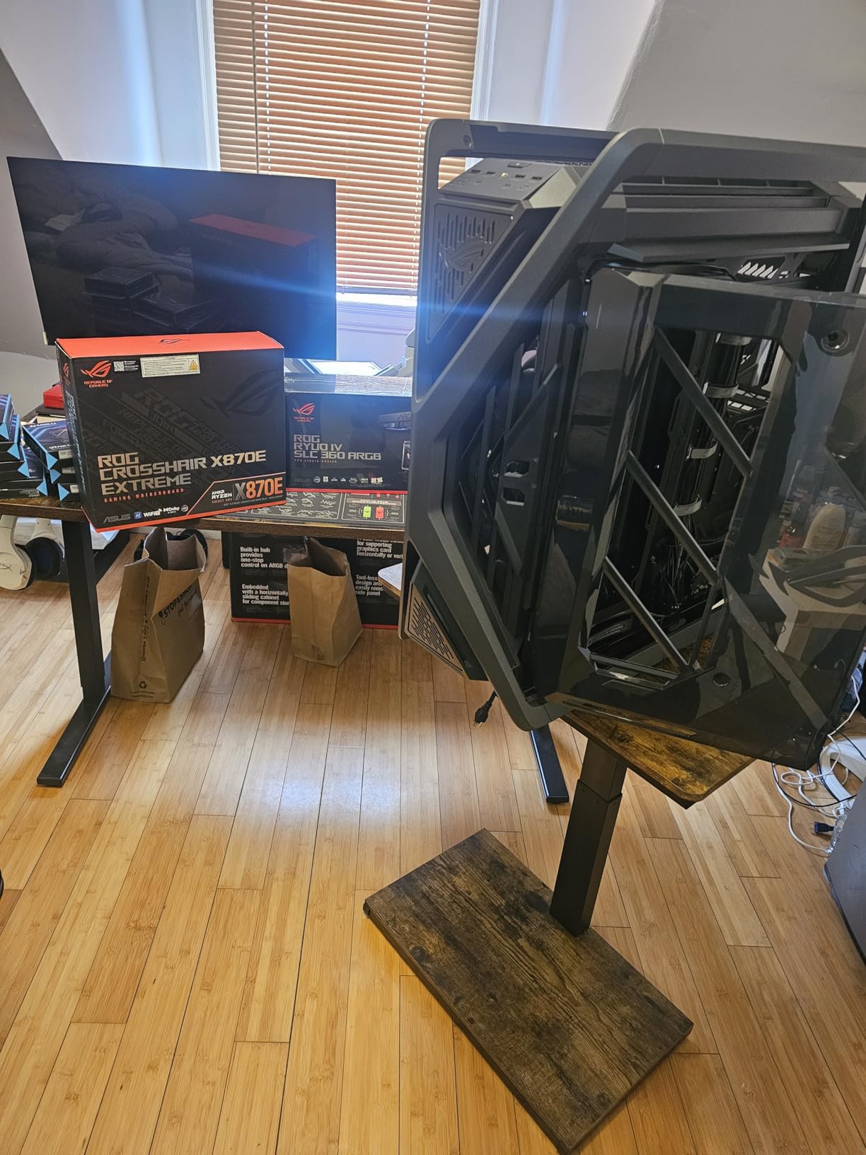 ASUS ROG Hyperion GR701 EATX Gaming Case, High Airflow Design, Tool-Free Side Panels, Pre-Installed 4x140mm Fans, Supports 420mm Radiators, Built-in GPU Holder, Front USB Type-C, 2 Year Warranty customer photo 1