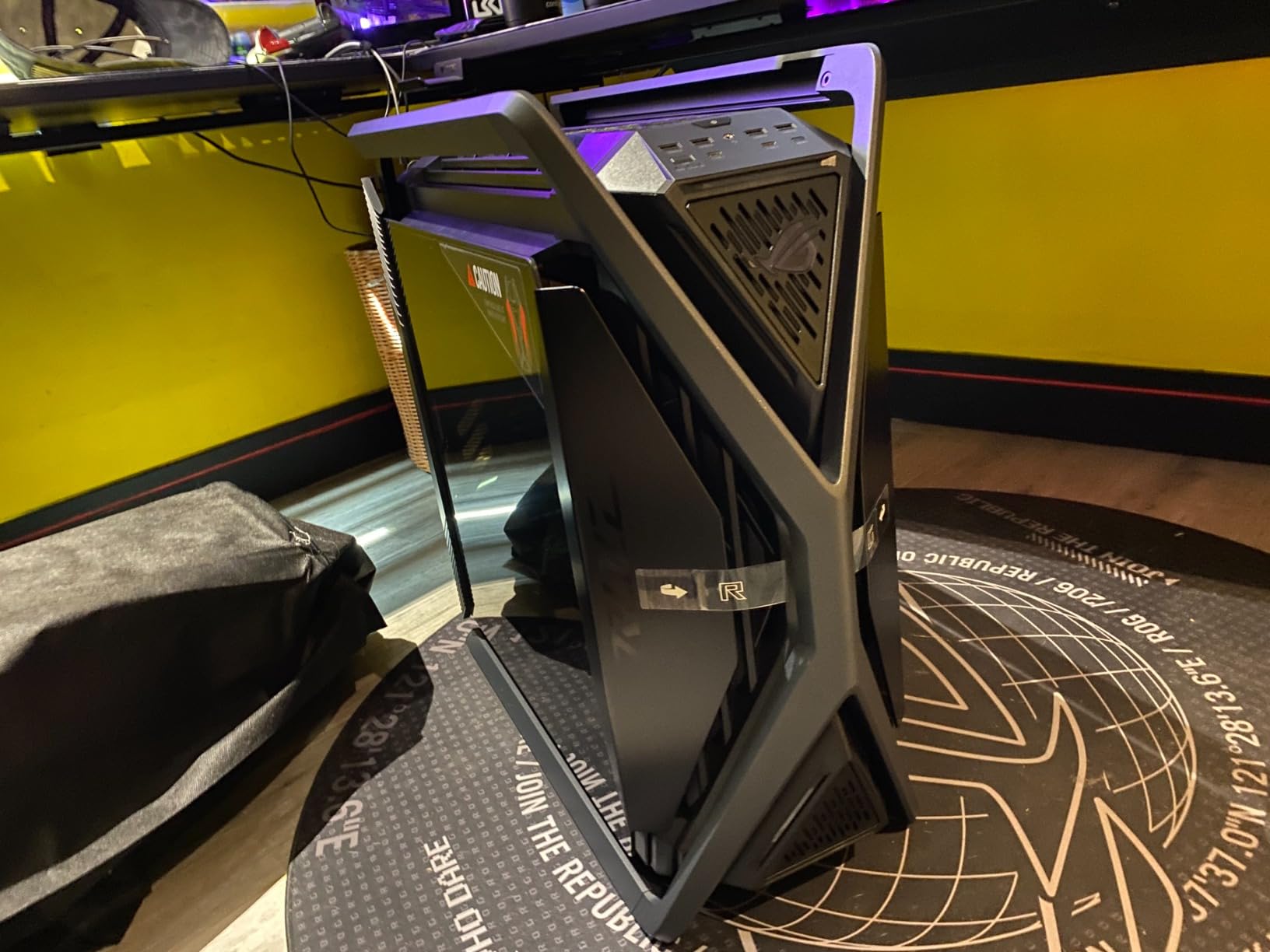 ASUS ROG Hyperion GR701 EATX Gaming Case, High Airflow Design, Tool-Free Side Panels, Pre-Installed 4x140mm Fans, Supports 420mm Radiators, Built-in GPU Holder, Front USB Type-C, 2 Year Warranty customer photo 2