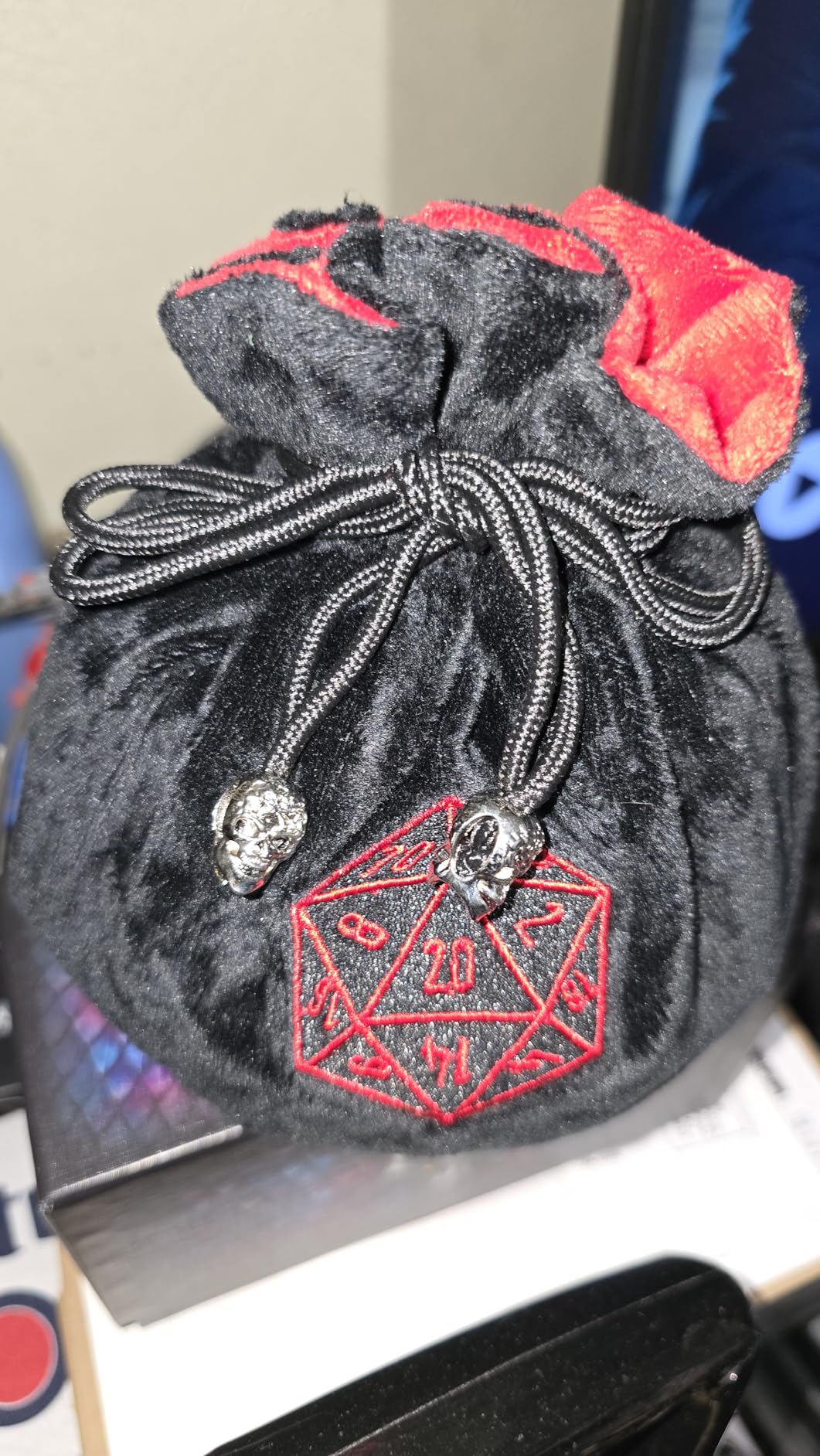 Large Dice Bags with Pockets Black Storage Bag with Drawstrings D20 Logo for DND RPG Game Dices - Capacity 200+ Dice customer photo 2