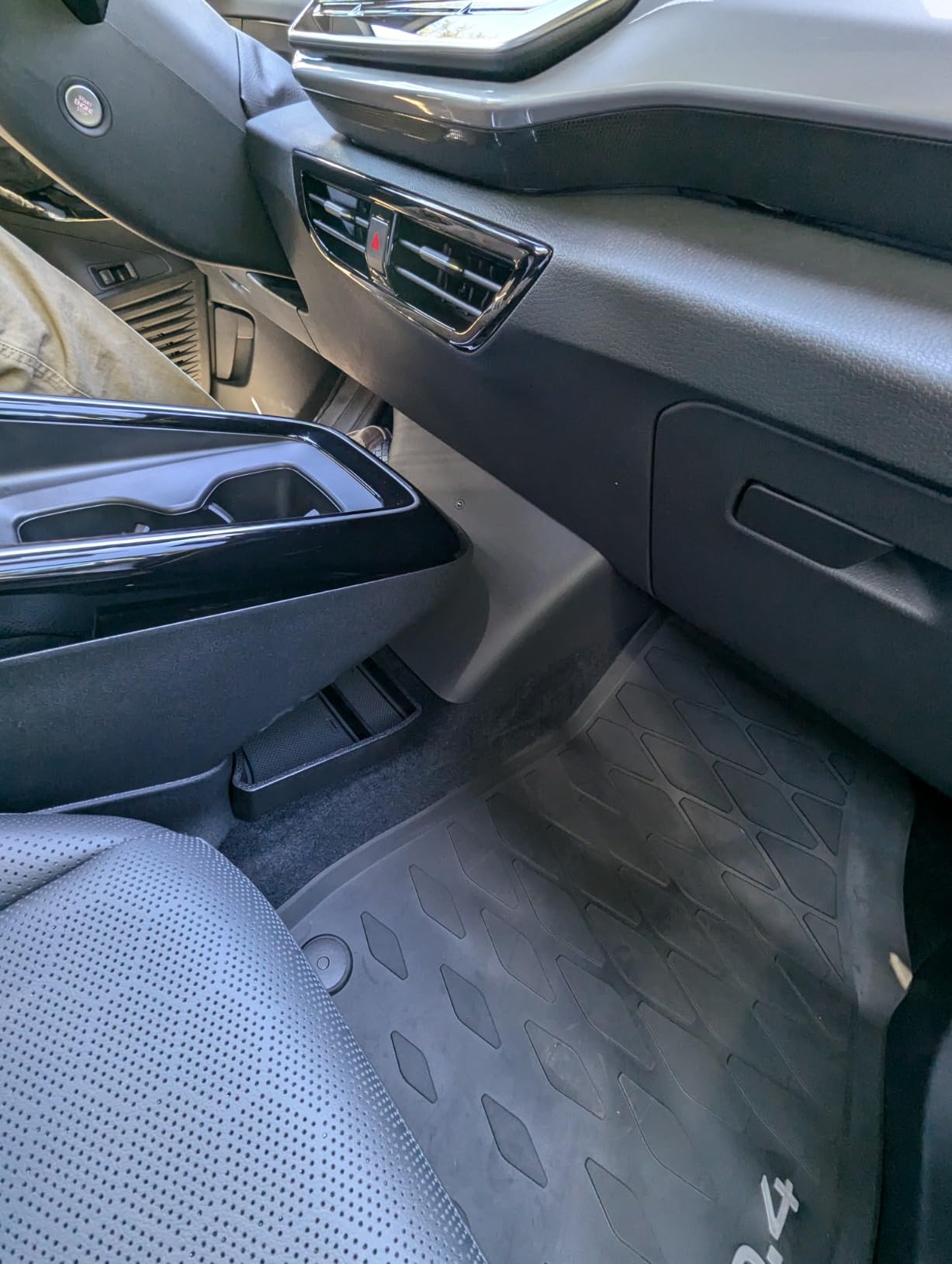 Muslogy Center Console Tray for 2023-2026 Volkswagen ID.4/ID.6 Accessories | Center Console Tray Interior Accessories customer photo 2