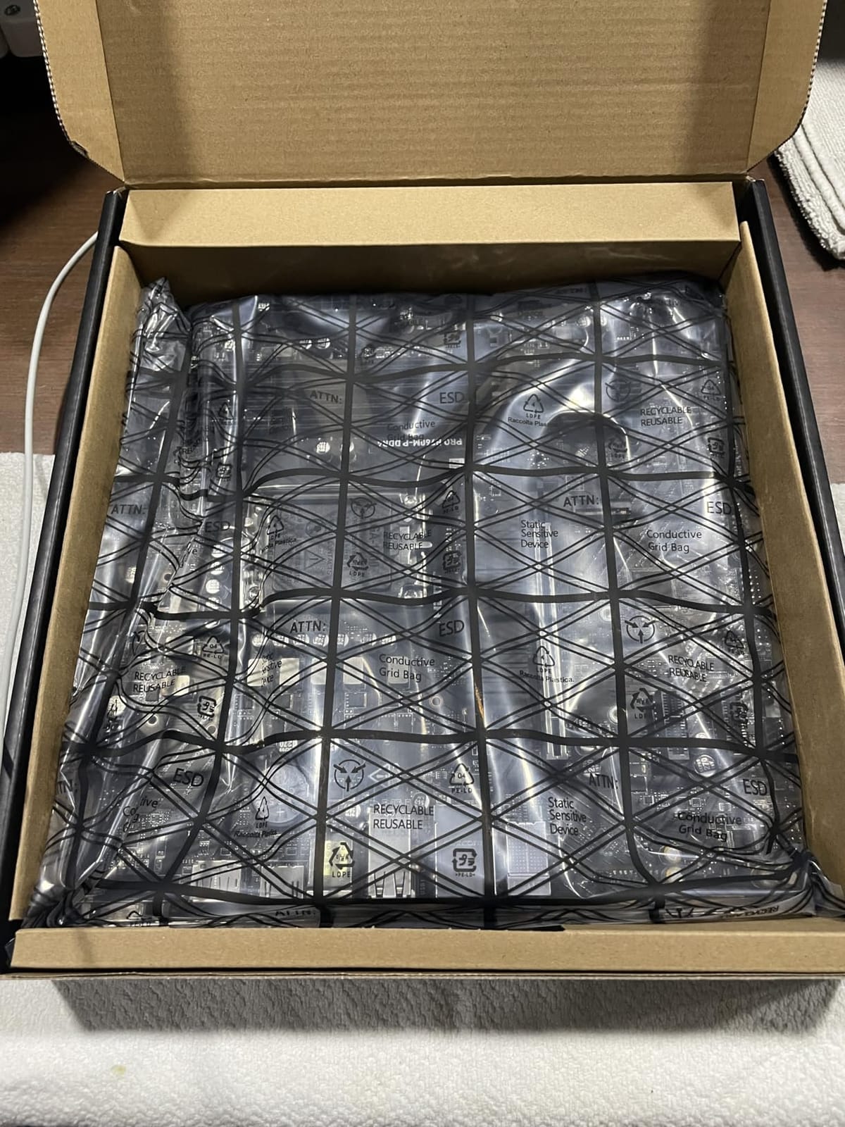 MSI PRO B760M-P DDR4 ProSeries Motherboard (Supports 12th/13th/14th Gen Intel Processors, LGA 1700, DDR4, PCIe 4.0, M.2, USB 3.2 Gen2, HDMI/DP, mATX) customer photo 1